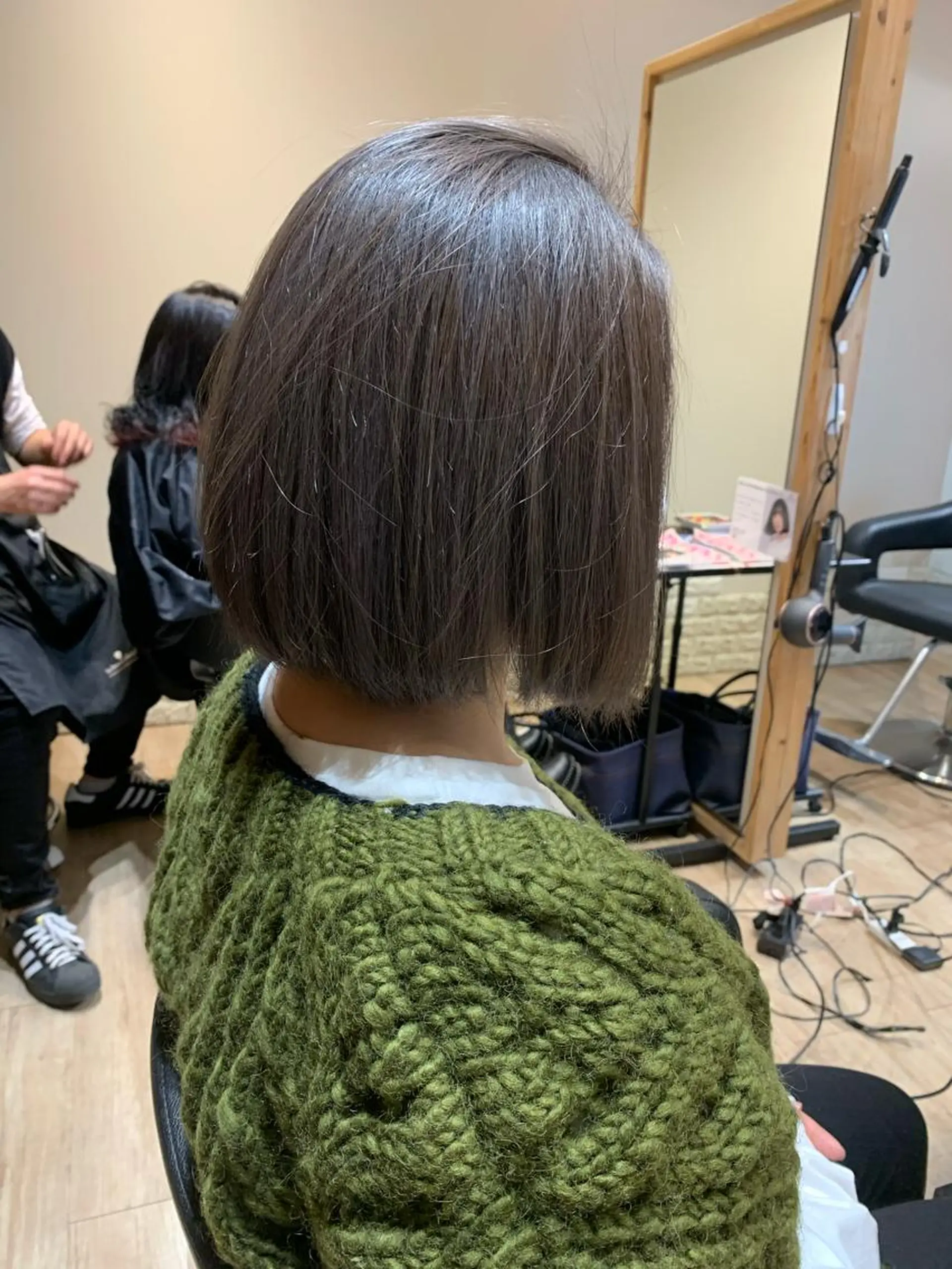 ショート カラー ベージュカラー シルバー ヘアカラー 大久保 隆蔵のヘアスタイル
