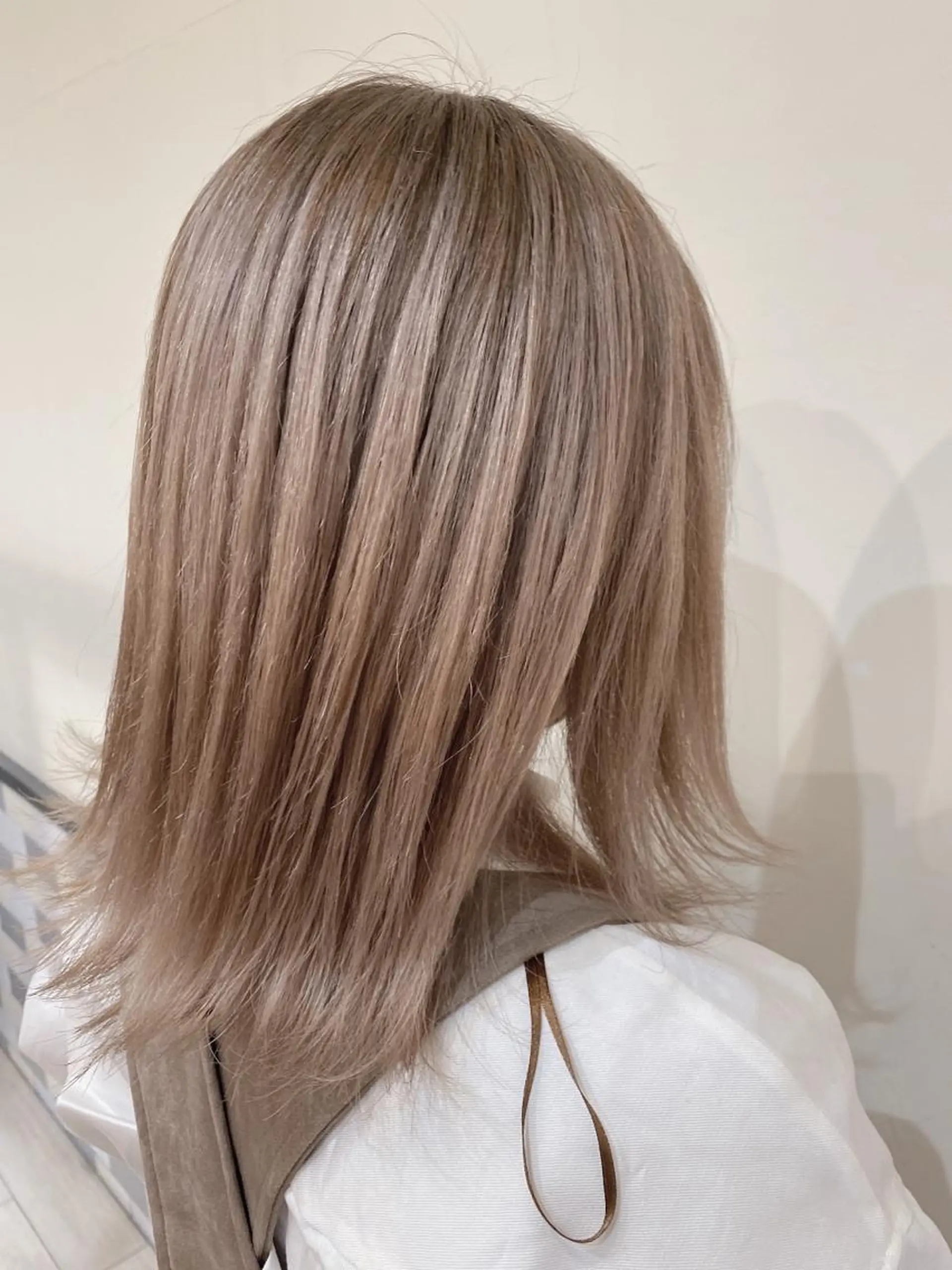 ミディアム カラー ベージュカラー ブリーチ ✳︎SERA✳︎ 平日のみご案内のマツエク・マツパデザイン