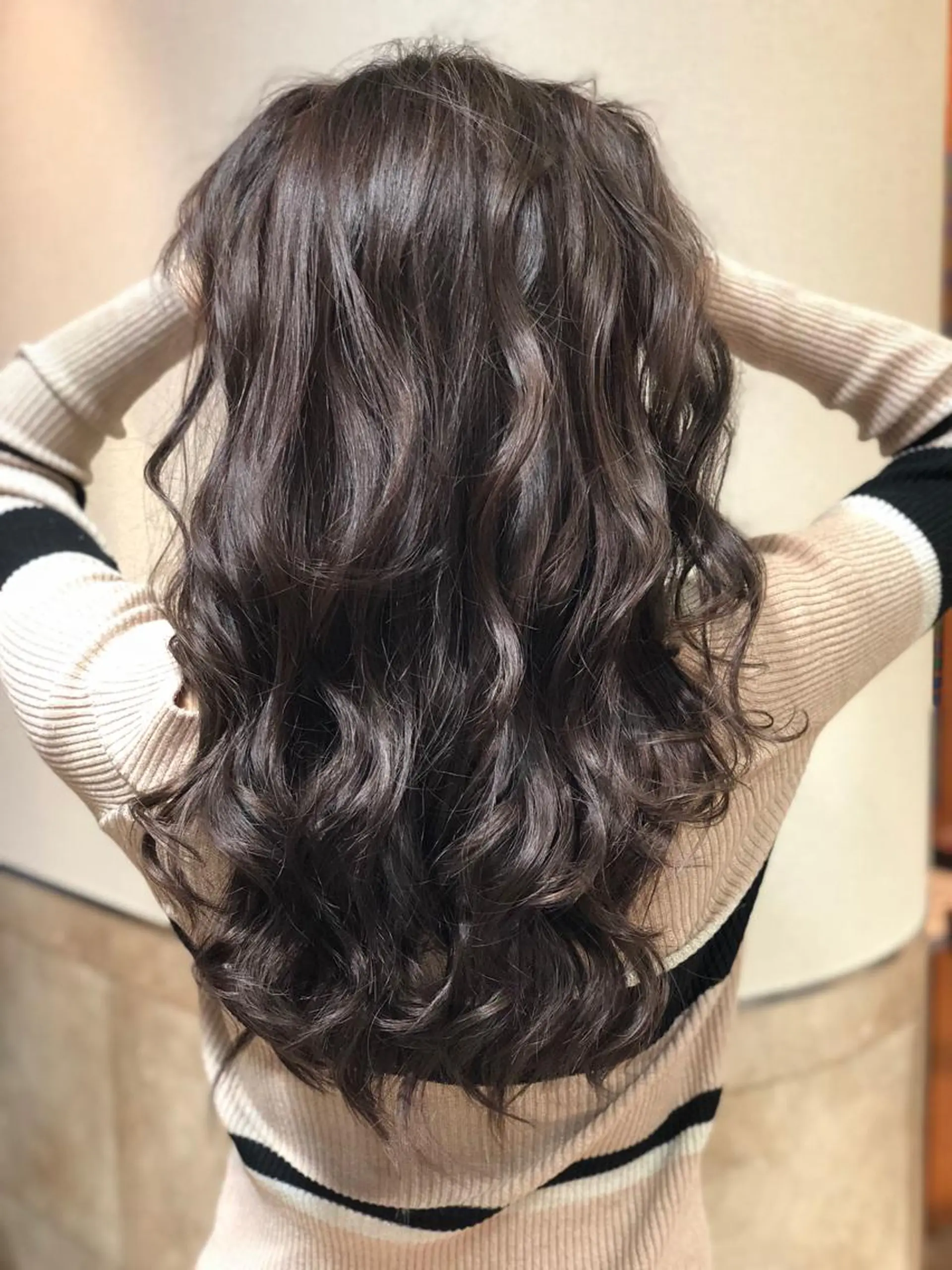 ロング カラー ダークグレー ハイライトカラー ハイライト 100%髪質改善特化 TRUNSのヘアスタイル