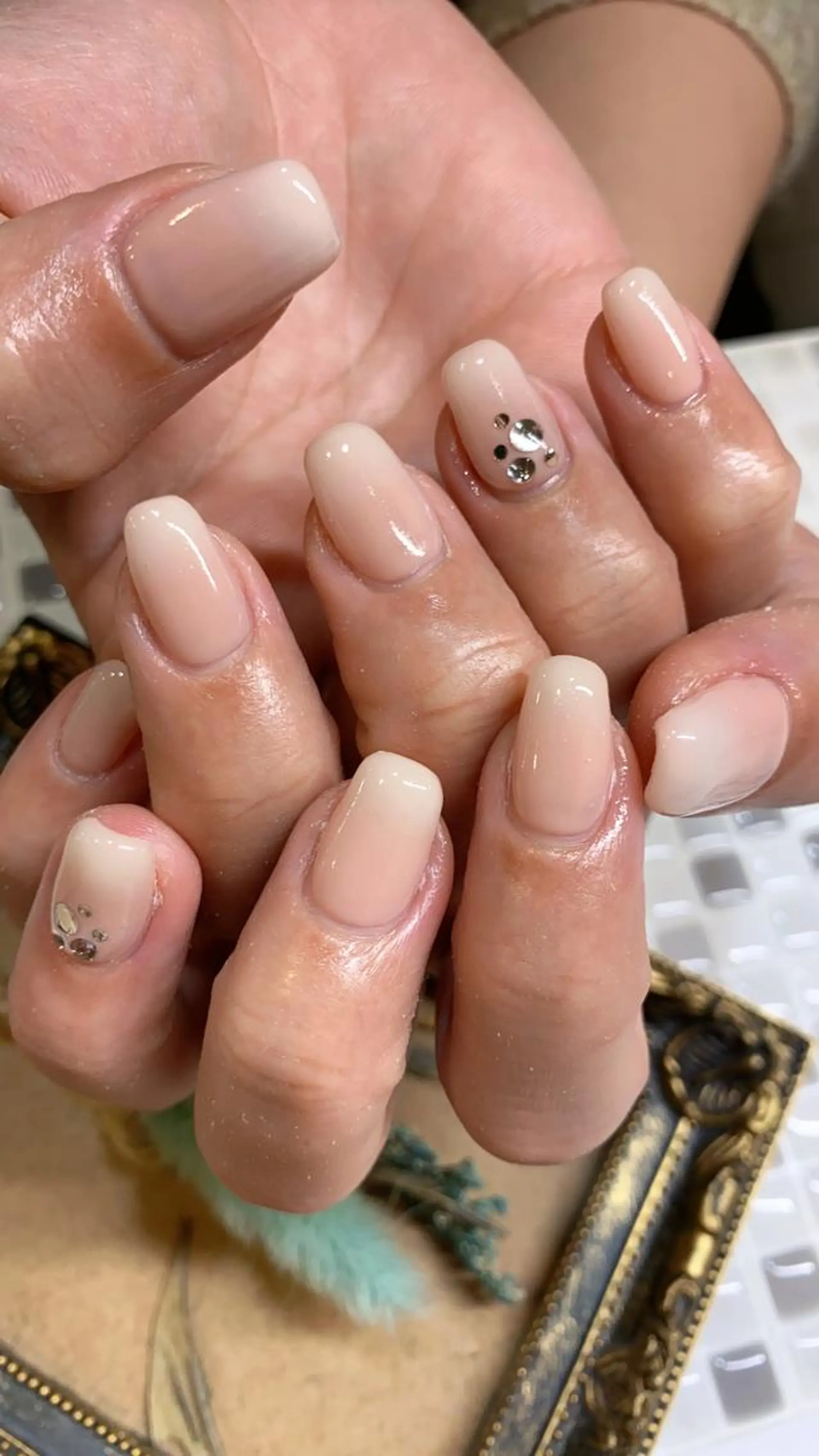 ネイル グラデーション ホワイト nailist yuiのネイルデザイン