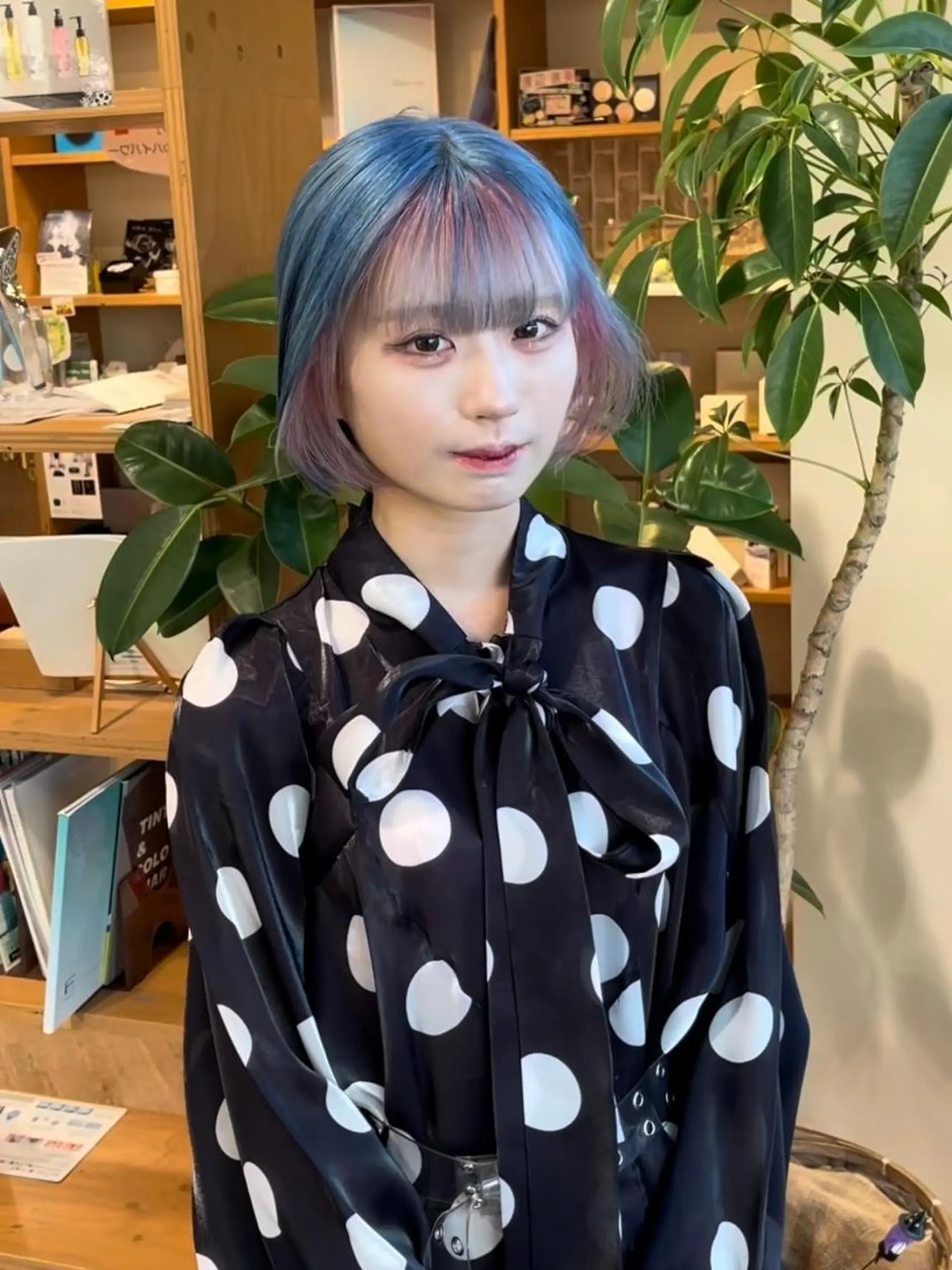 ショート カラー ショートボブ バレイヤージュ ブリーチ ケアブリーチ デザインカラー Eirデザイナーズ サロン茶屋町tomoのヘアスタイル