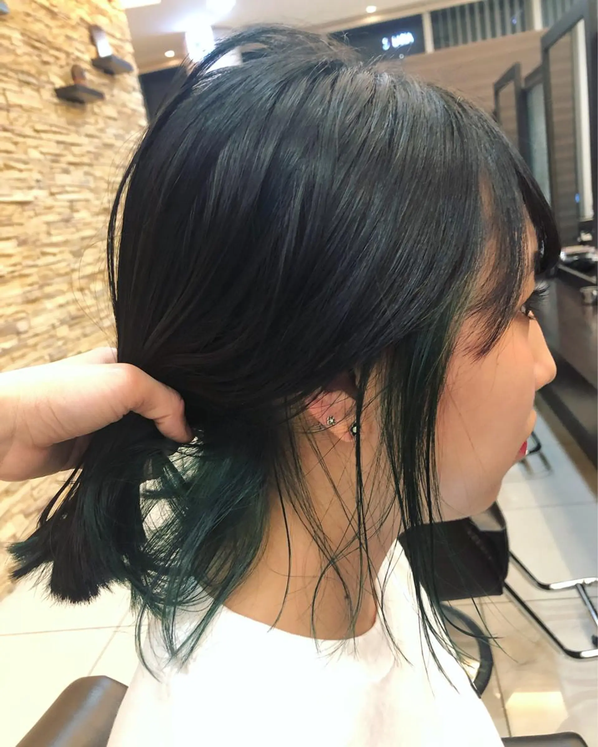 ミディアム カラー ヘアアレンジ インナーカラー ヘアカラー 小田 莉加子のヘアスタイル