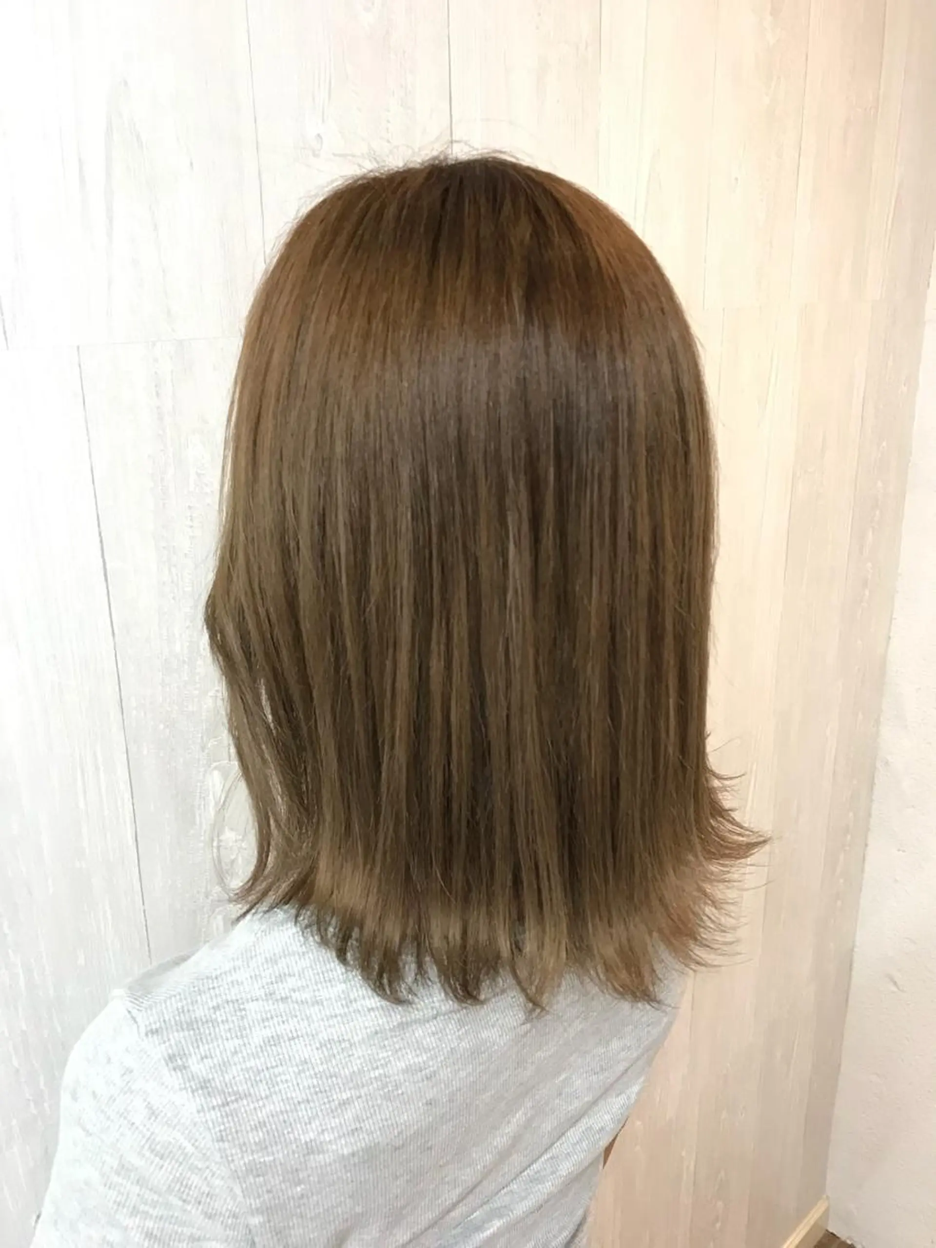 ミディアム ヘアアレンジ アッシュ 外ハネヘア ヘアカラー GLOSS 心斎橋 山上のヘアスタイル