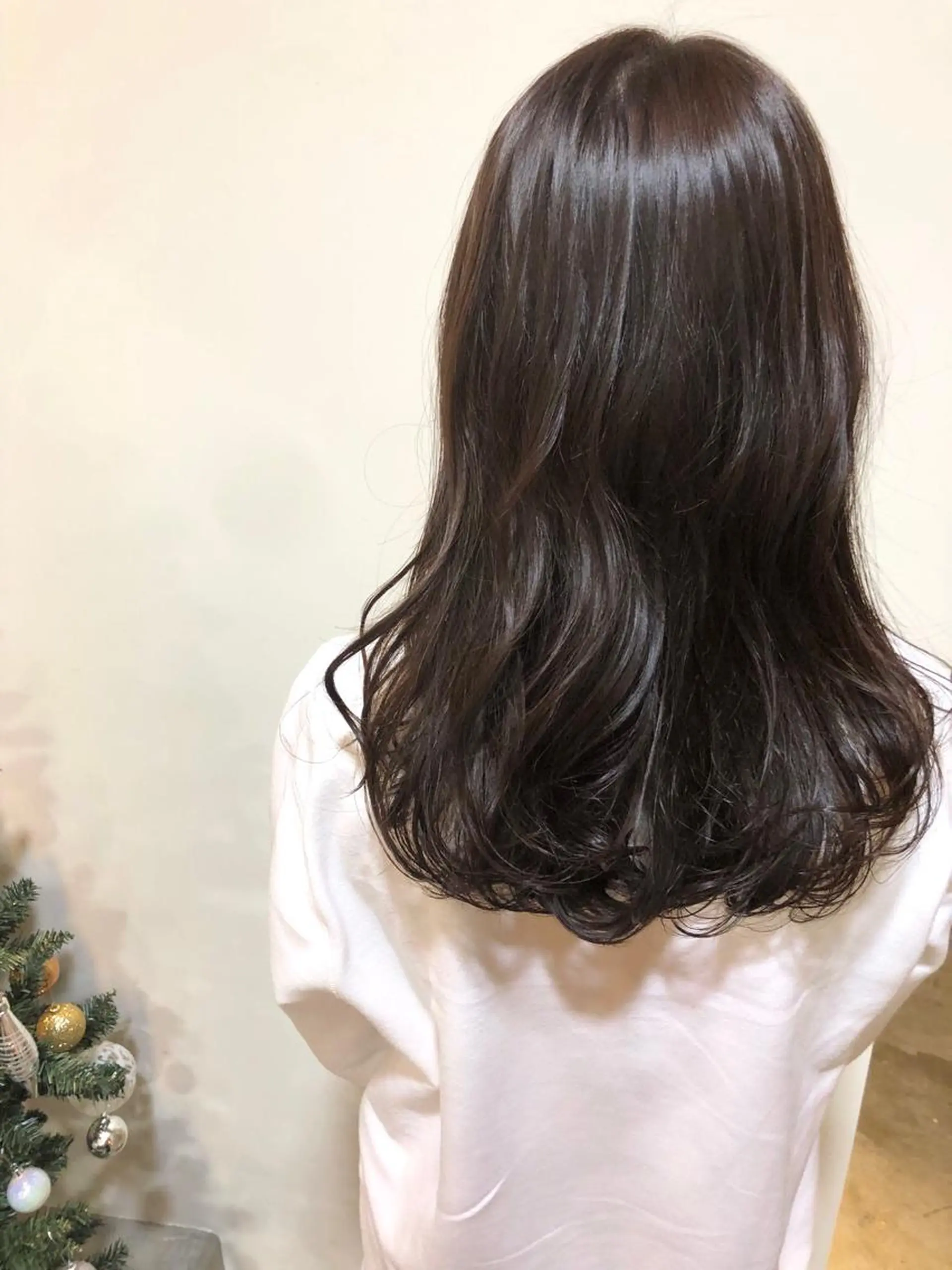 ロング カラー MIOベージュカラー 柔らかいカラーのヘアスタイル