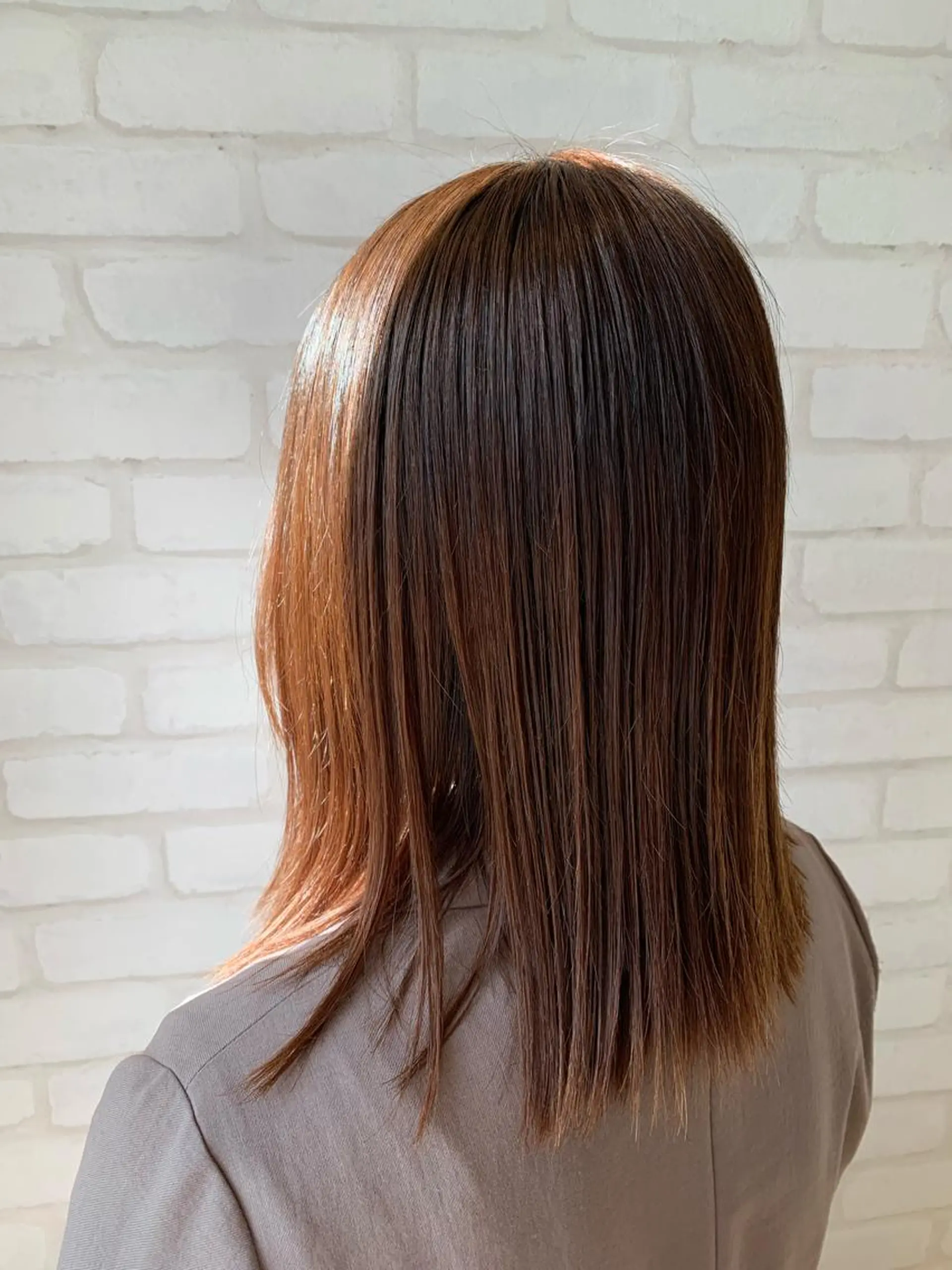 セミロング 秋葉 万柚子のヘアスタイル