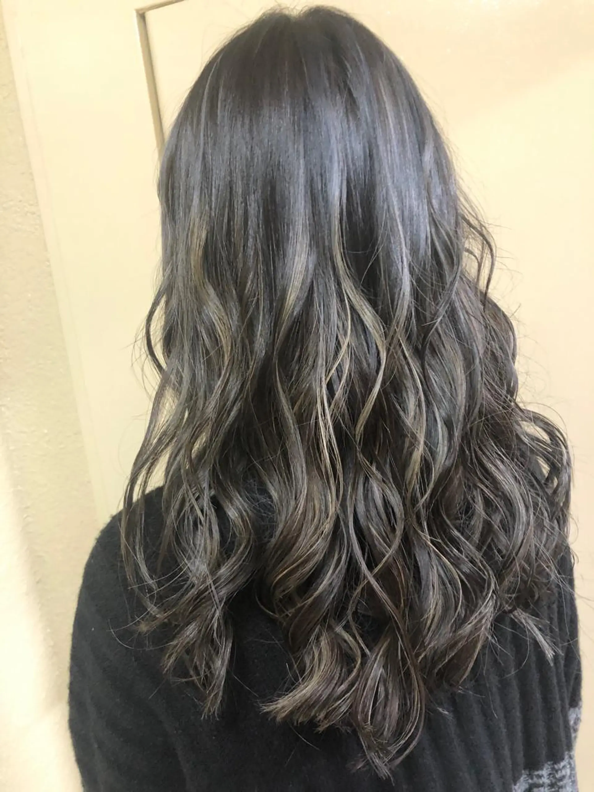 セミロング カラー ハイライトカラー 3Dハイライト ハイライト ヘアカラー haku  hair salon所属・レイヤーカット匠 イソザキノリユキのヘアスタイル