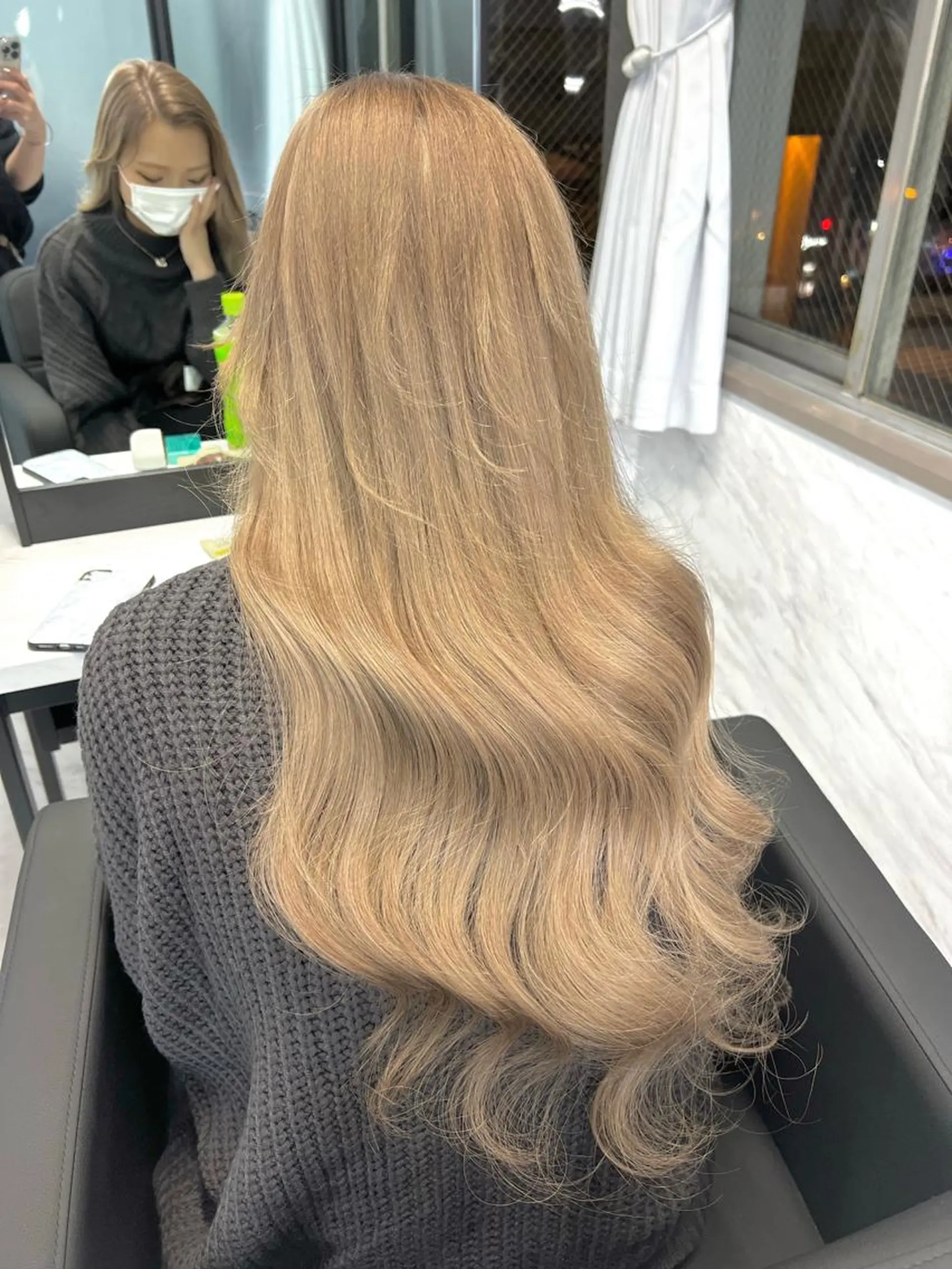 ロング カラー シールエクステ ハイトーンカラー エクステ シールエクステ特化 ハイトーン、NANAのヘアスタイル