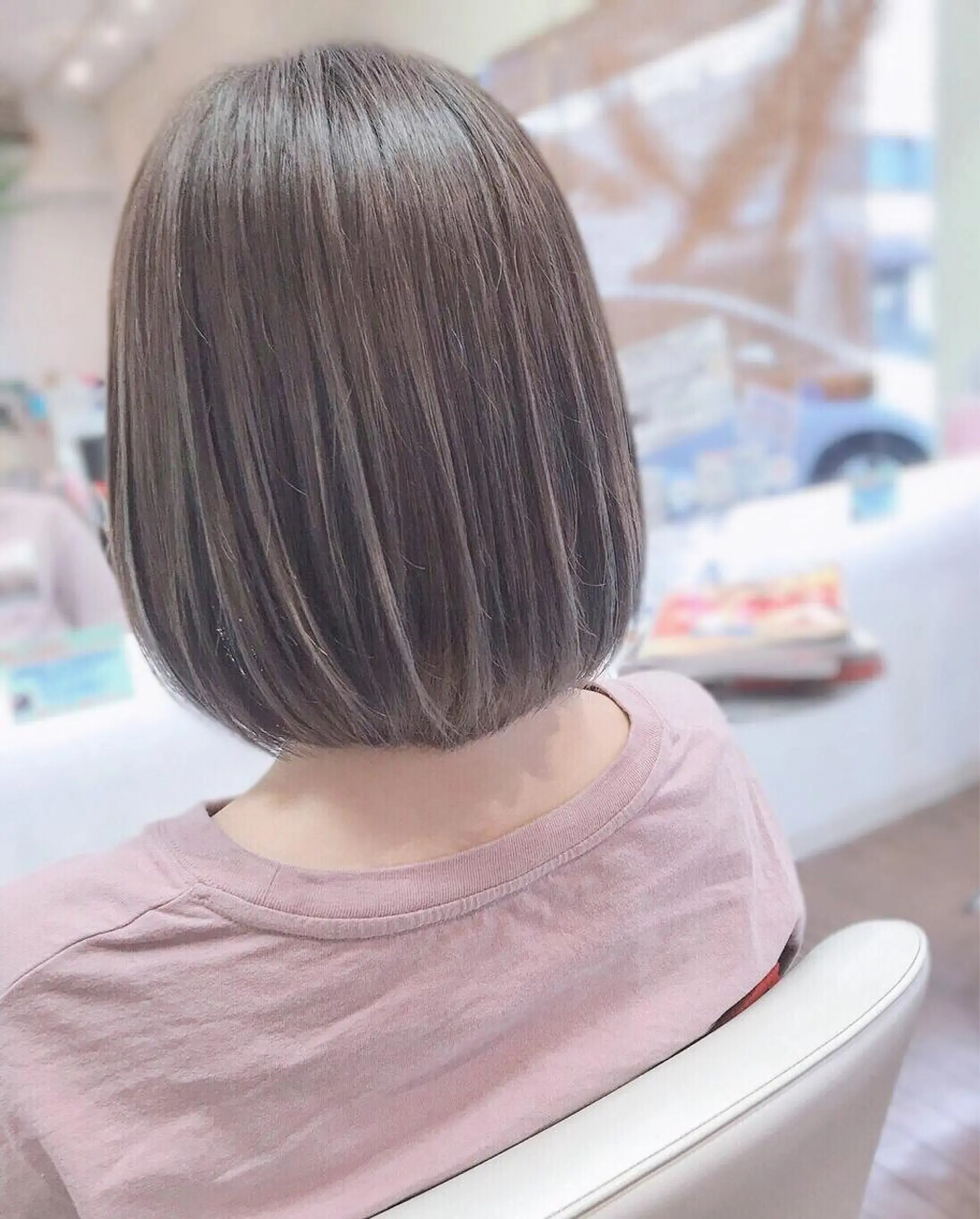 ミディアム アッシュ ハイライト カット ヘアカラー トリートメント GLAD 萩原のヘアスタイル
