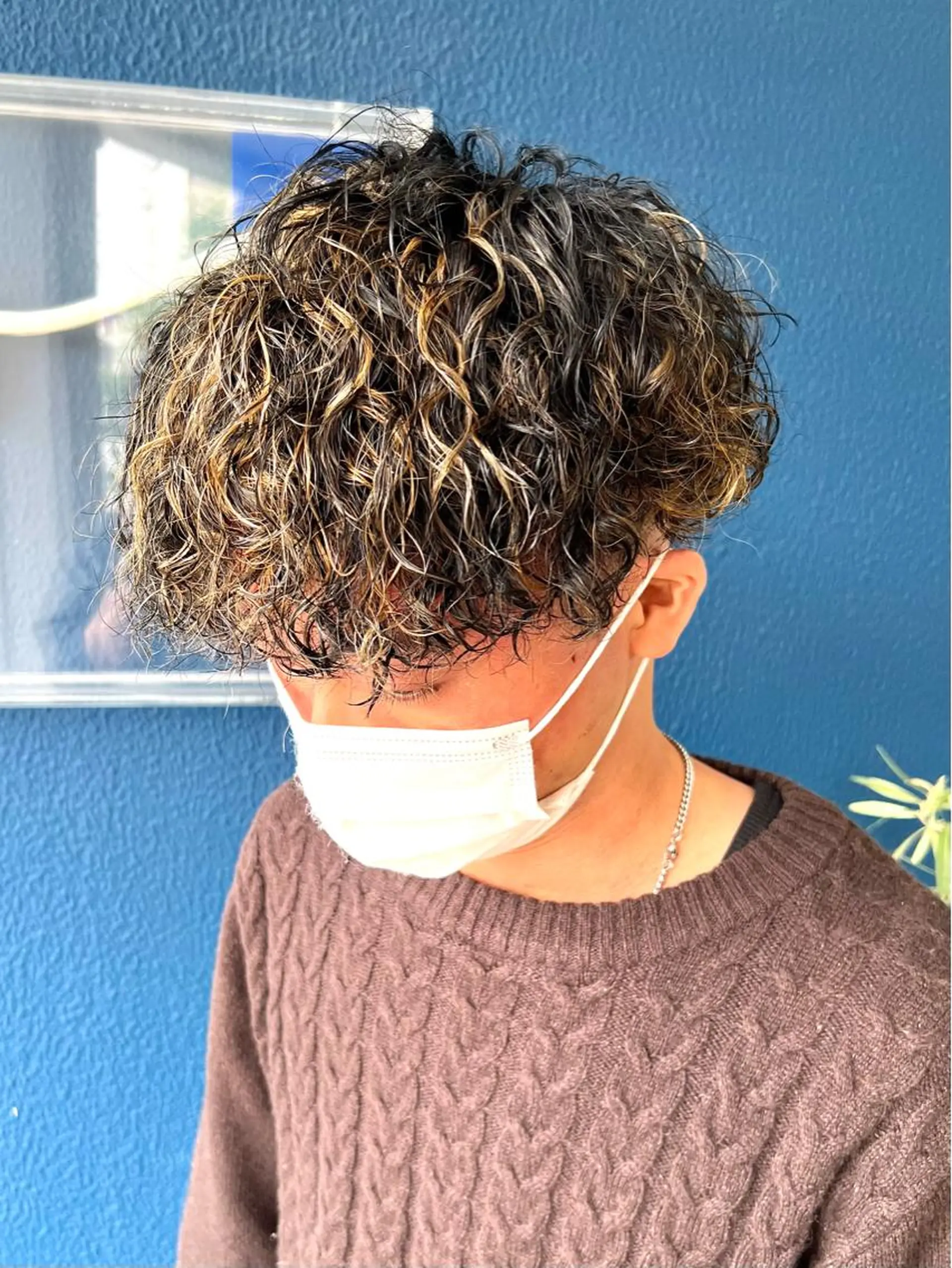 ショート カラー パーマ ヘアアレンジ メンズ メンズブリーチ メンズメッシュ メンズパーマ プードルパーマ ツイストスパイラルパーマ メンズパーマ職人 加藤 弘貴のヘアスタイル