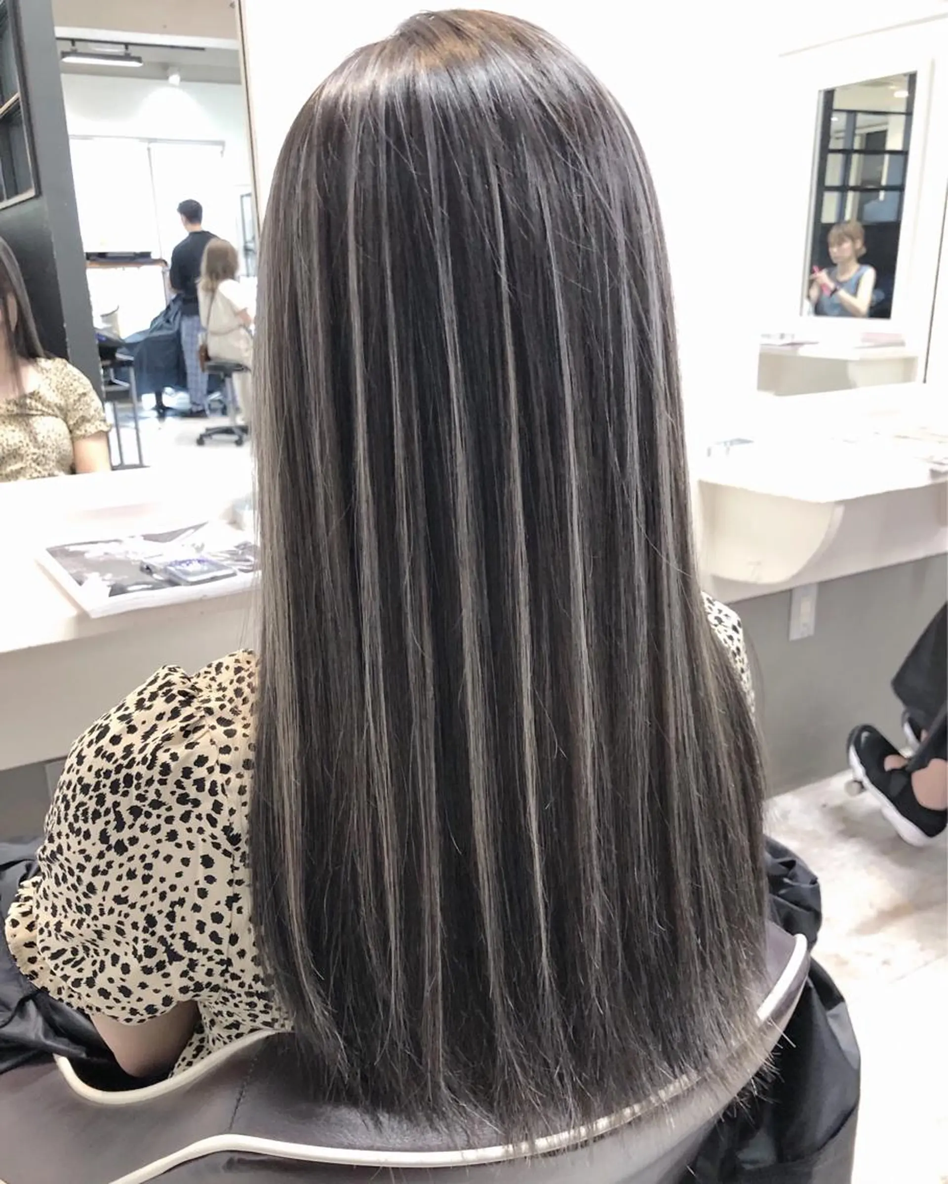 セミロング カラー ヘアアレンジ ハイライトカラー ハイライト ヘアカラー トリートメント GiseL天神カラー 髪質改善/ブリーチのヘアスタイル