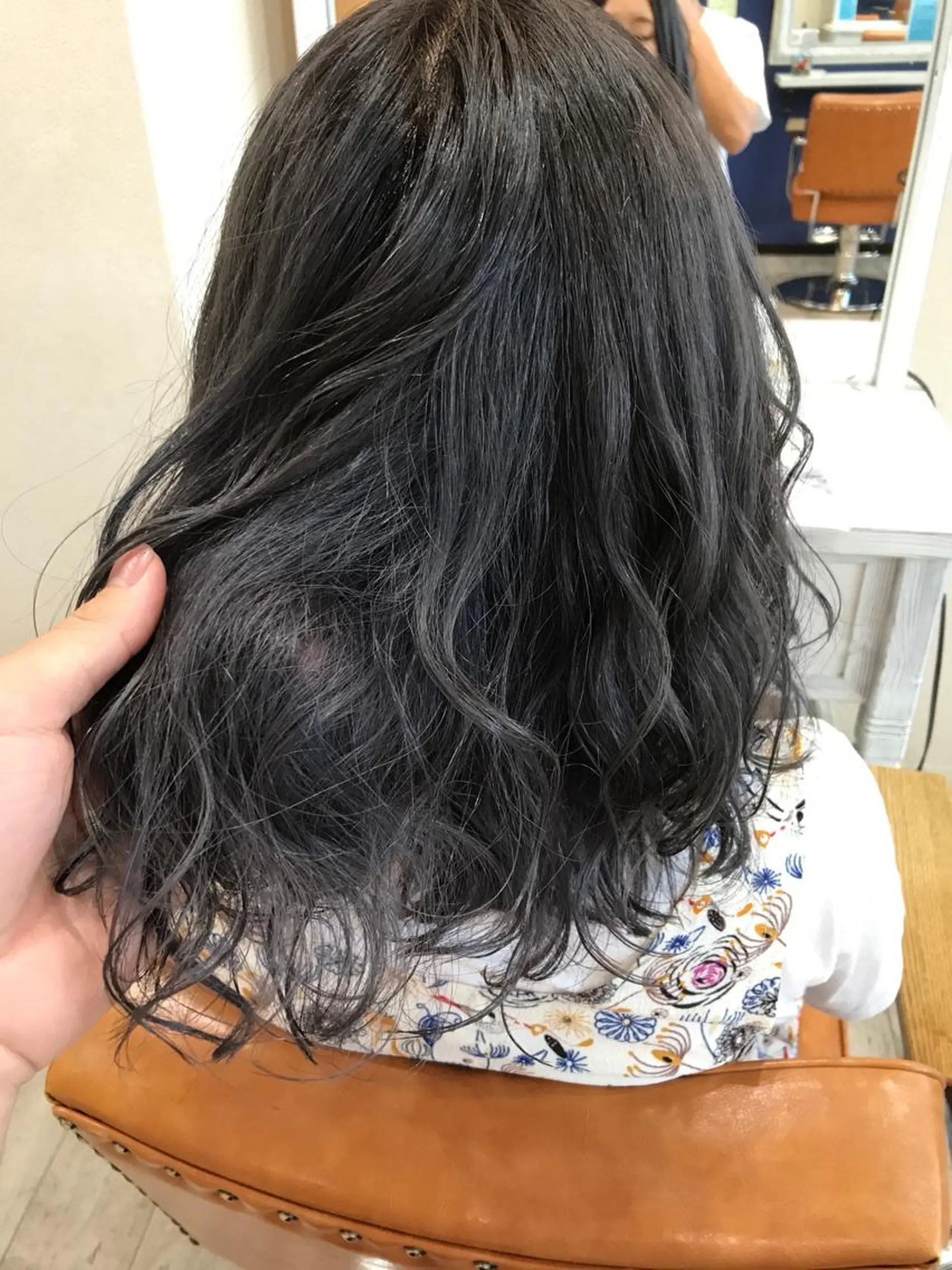 セミロング カラー 岡本 智次のヘアスタイル