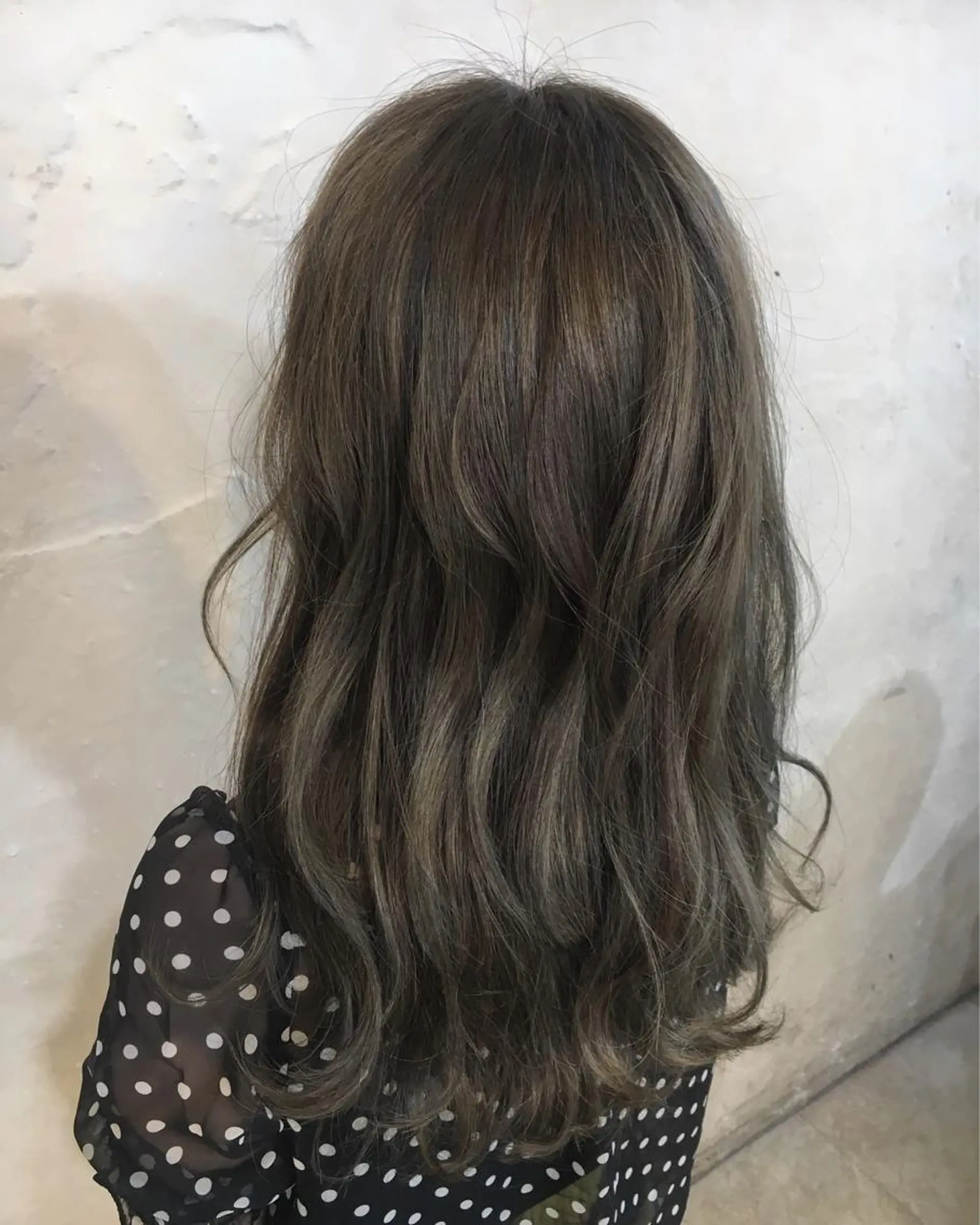 ミディアム カラー パーマ ヘアアレンジ メンズ キッズ ネイル マツエク・マツパ センターパート マッシュ アッシュ グラデーションカラー ナチュラル 角床直哉 カラーカットNO 1のヘアスタイル