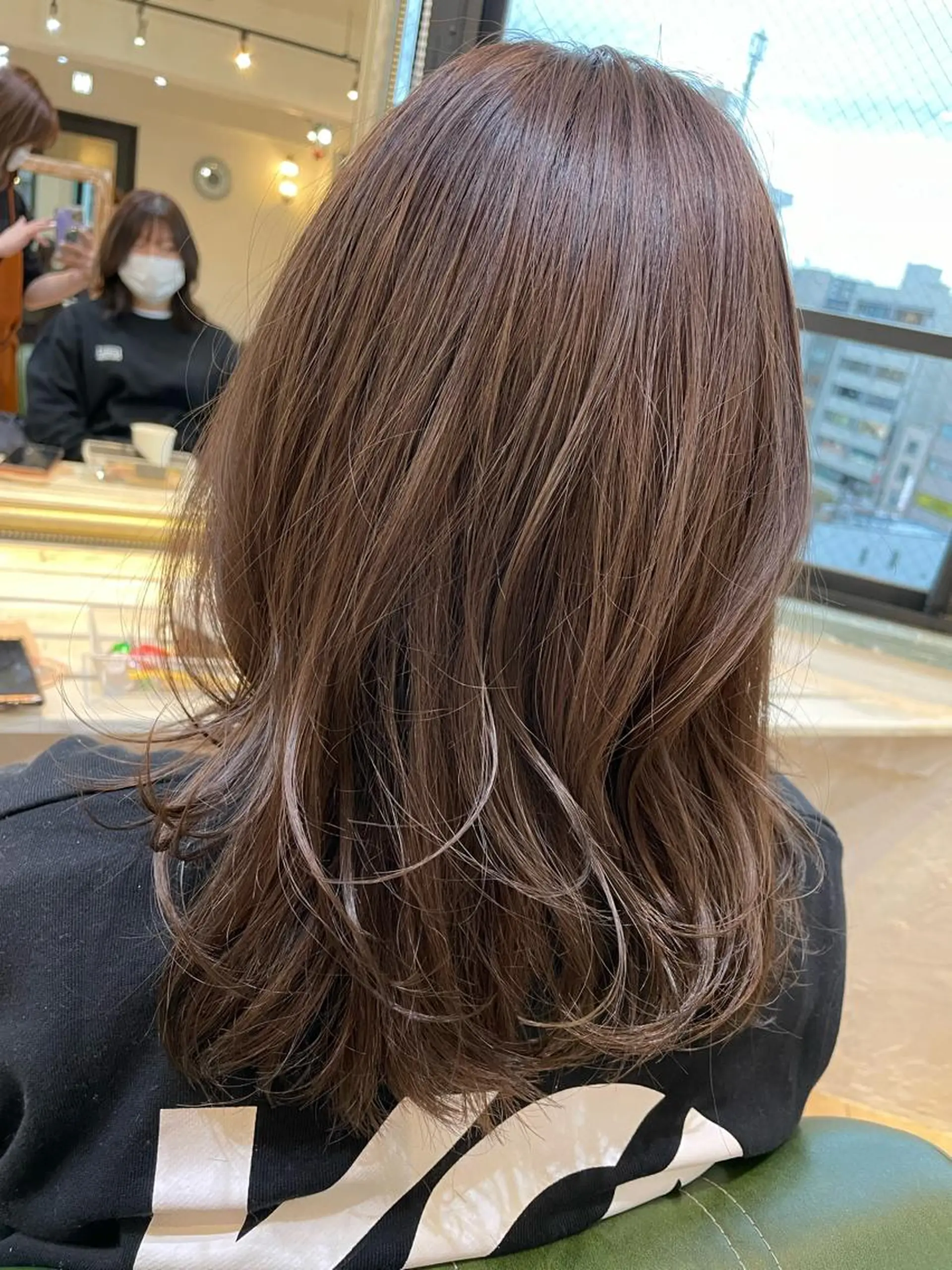 セミロング カラー 金子 しおりのヘアスタイル