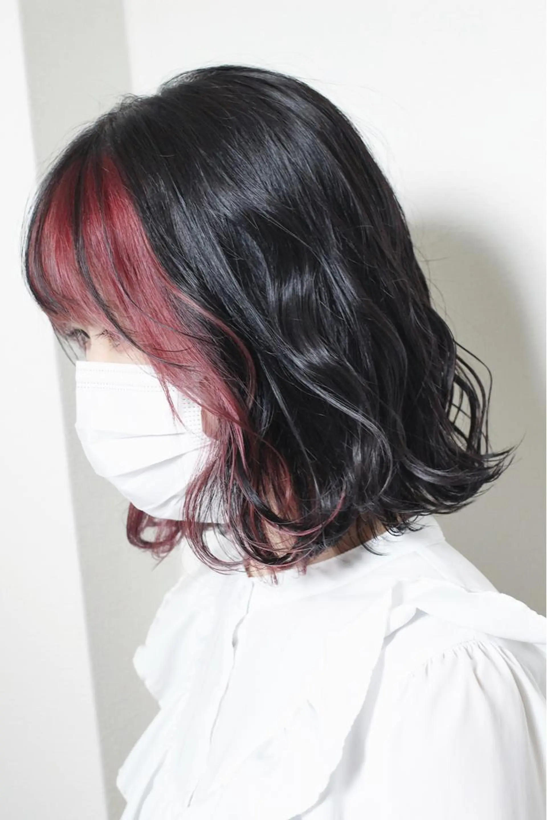 ショート カラー ミストバング  フェイスフレーミング ピンクカラー 外ハネヘア ヘアカラー 土居 正季のヘアスタイル