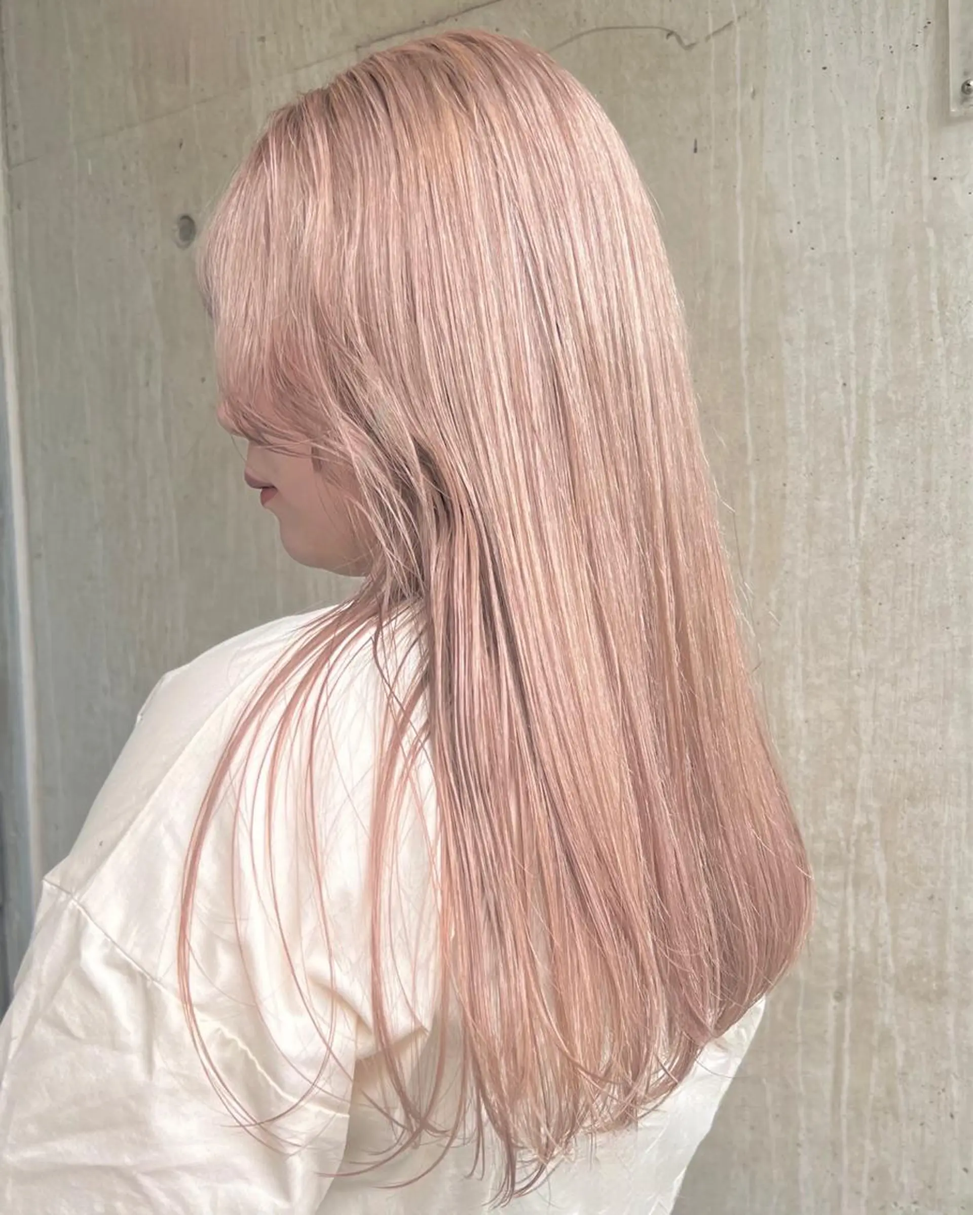 ロング カラー ベージュカラー ブリーチ ピンクカラー ホワイトベージュ ヘアカラー トリートメント RAIMA ケアハイトーンのヘアスタイル