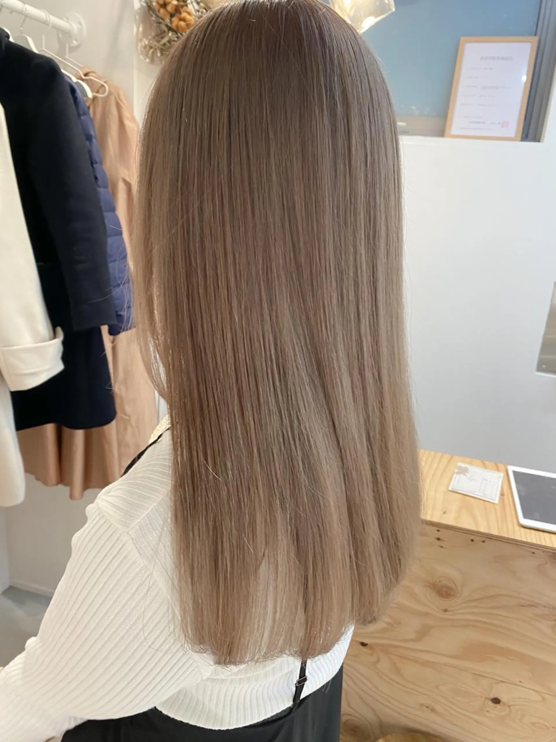 ロング カラー ベージュカラー ミルクティーベージュ fit stand /HIIRAGIのヘアスタイル