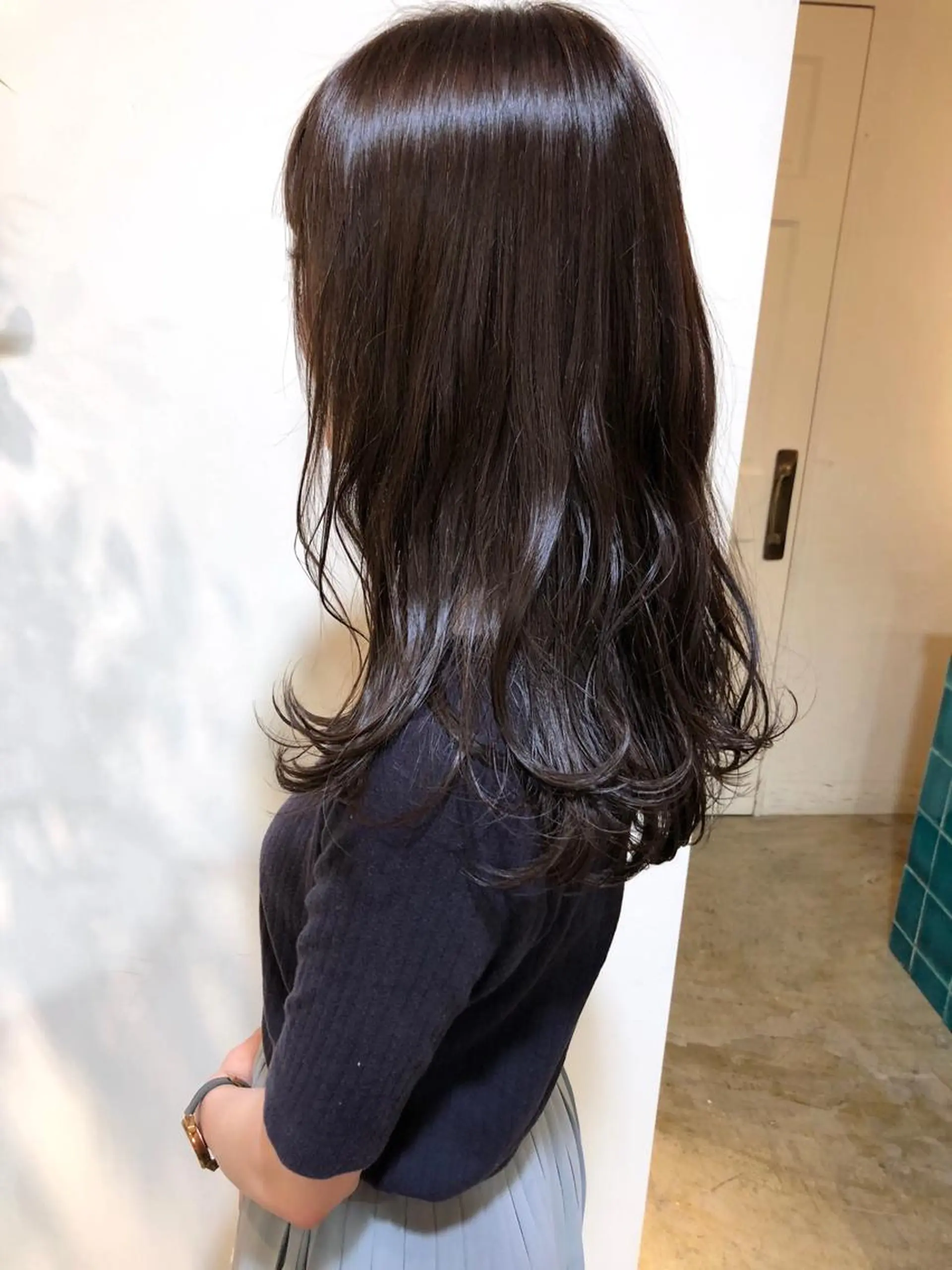 ロング カラー MIOベージュカラー 柔らかいカラーのヘアスタイル