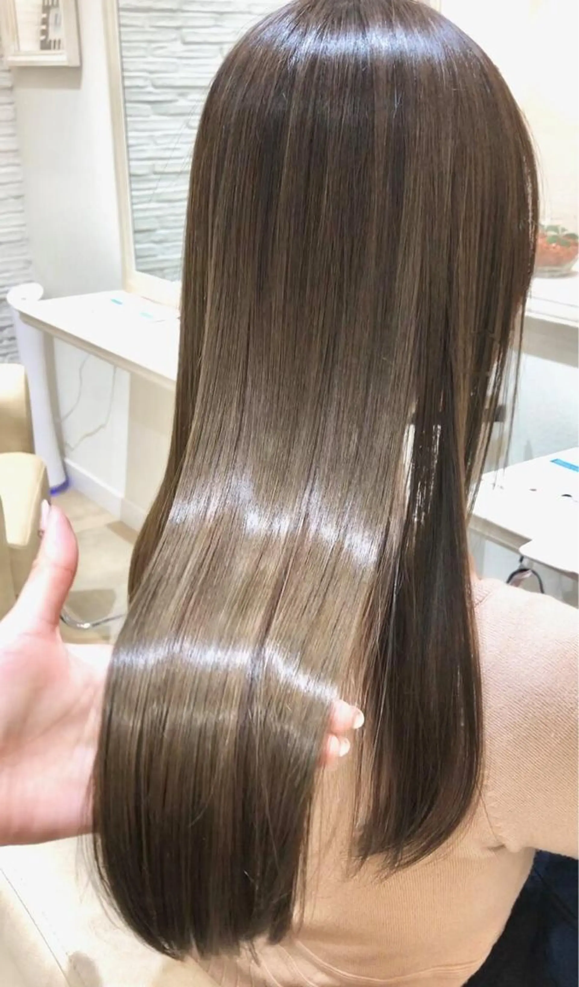 ロング izumi （いずみ）のヘアスタイル