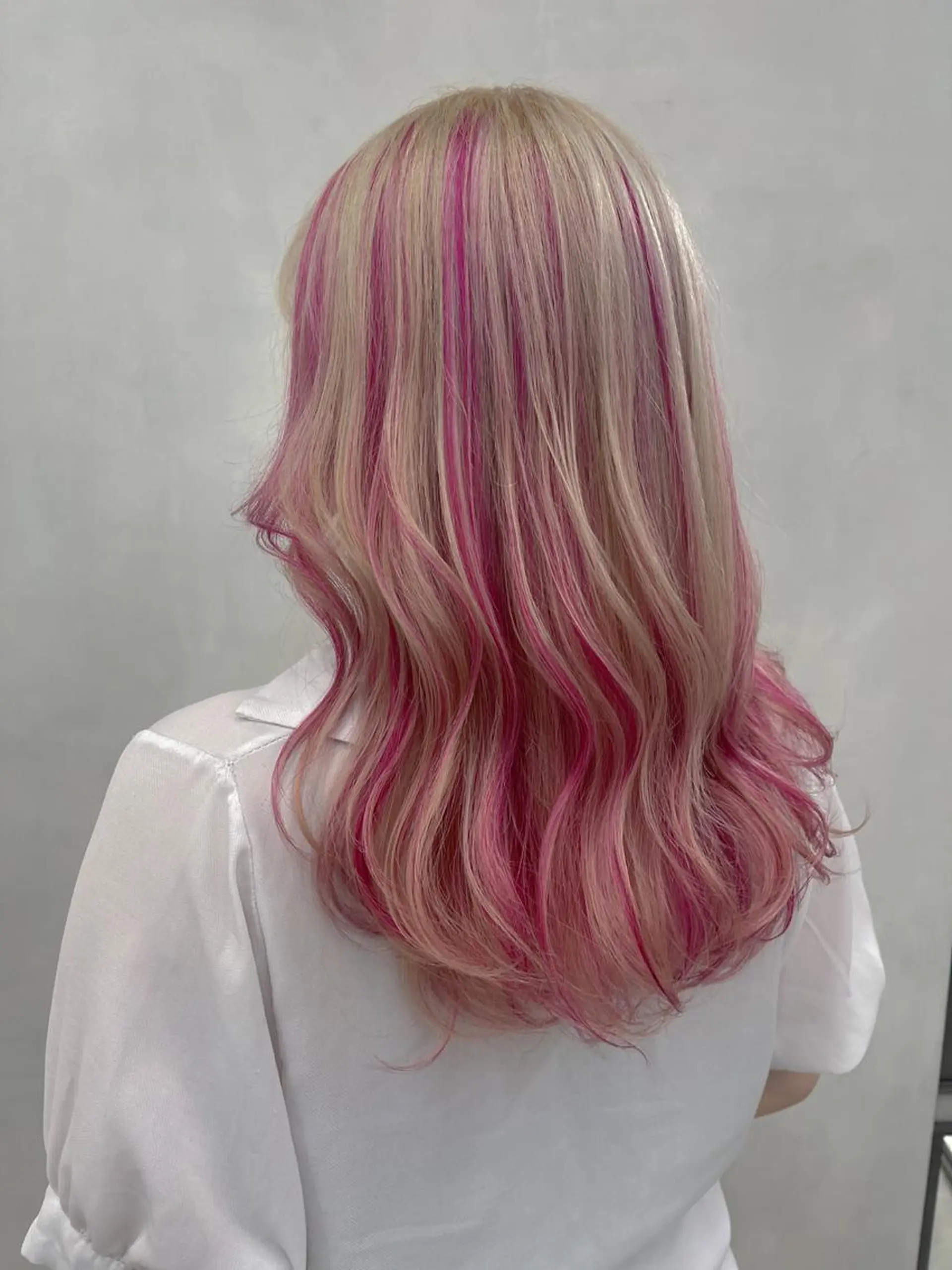 セミロング カラー ブリーチ ケアブリーチ メッシュ ピンクカラー 🦋レイヤーカット ミドリカワ🦋のヘアスタイル