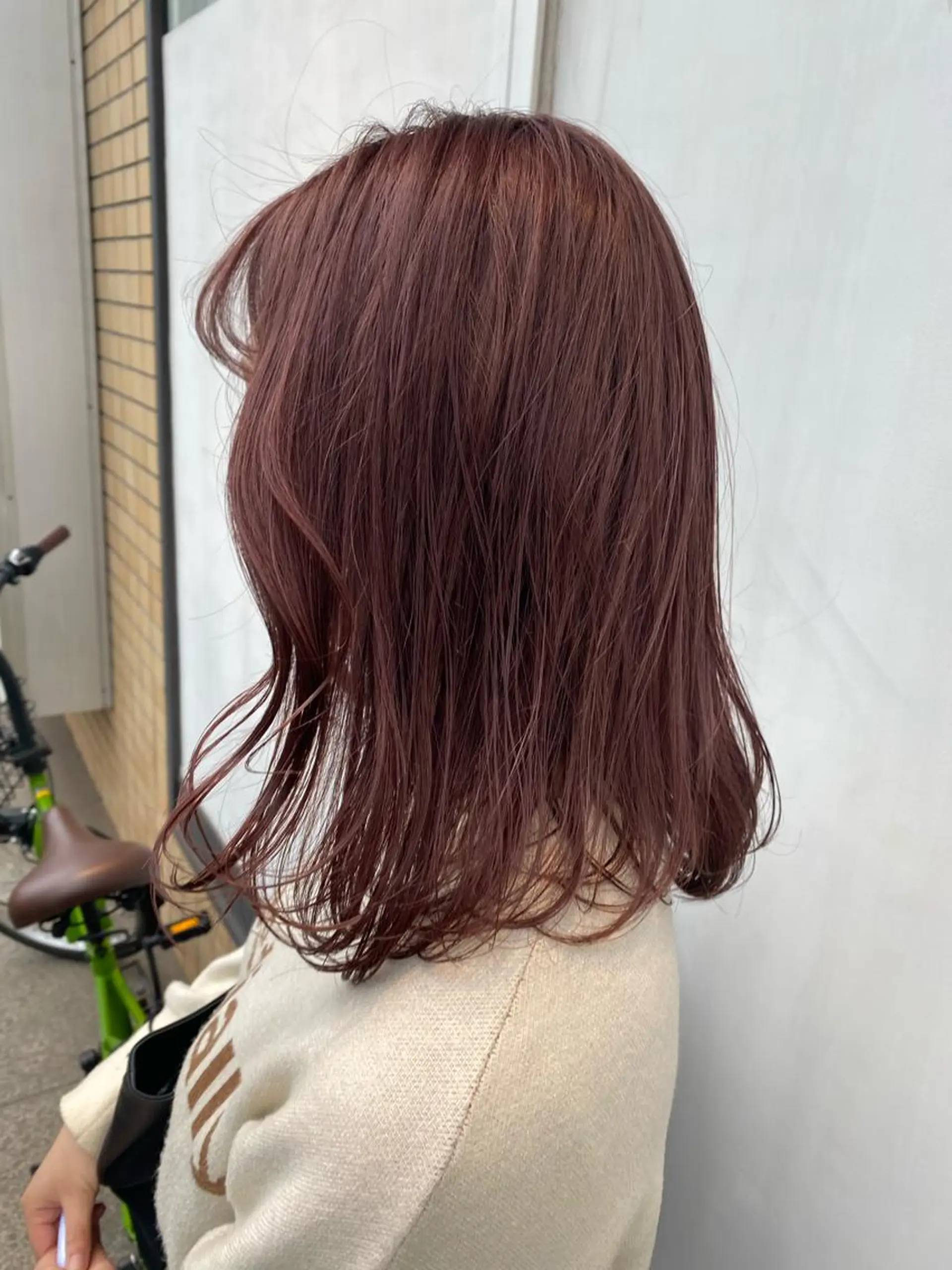 ミディアム 小林 朋花のヘアスタイル