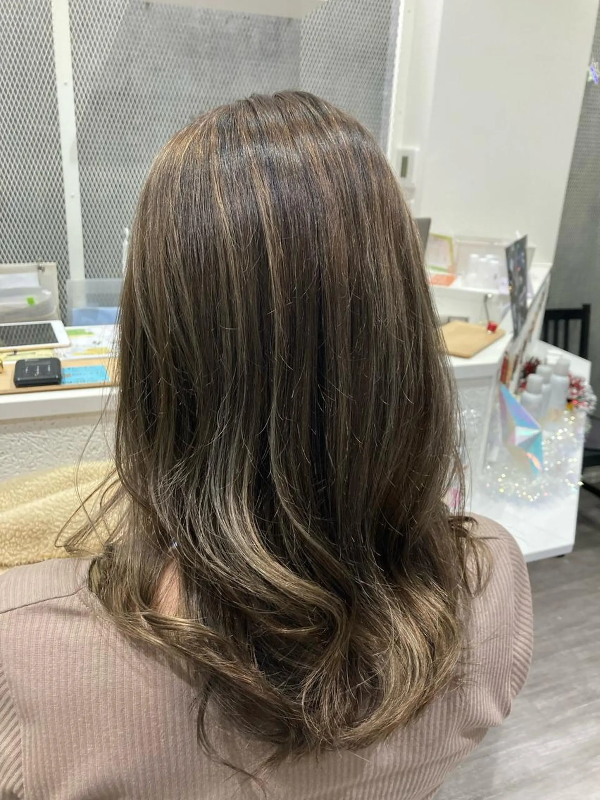 セミロング カラー ハイライトカラー ハイライト ミルクティー量産💙 💙ブリーチ特化💙のヘアスタイル