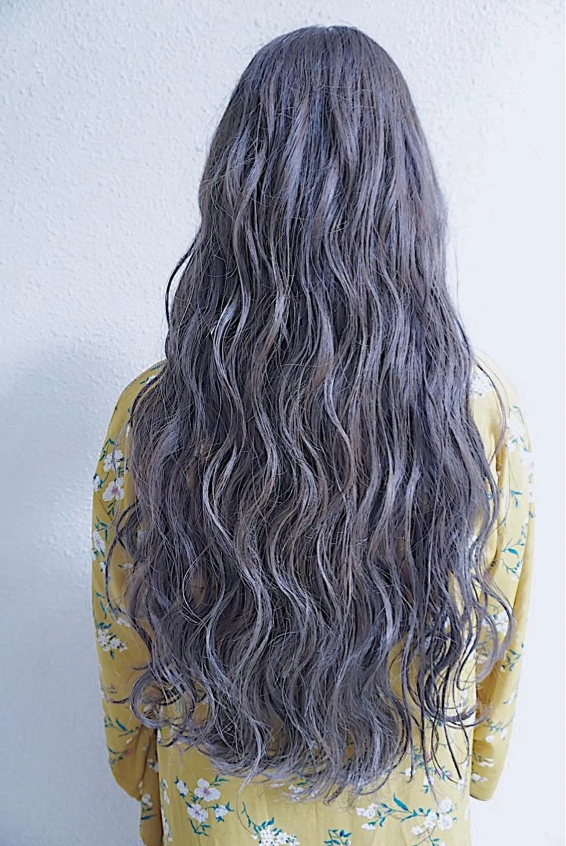 ロング カラー アディクシーカラー ハイライトカラー ラベンダーカラー ラベンダーグレー ハイライト 鍋田 和見のヘアスタイル