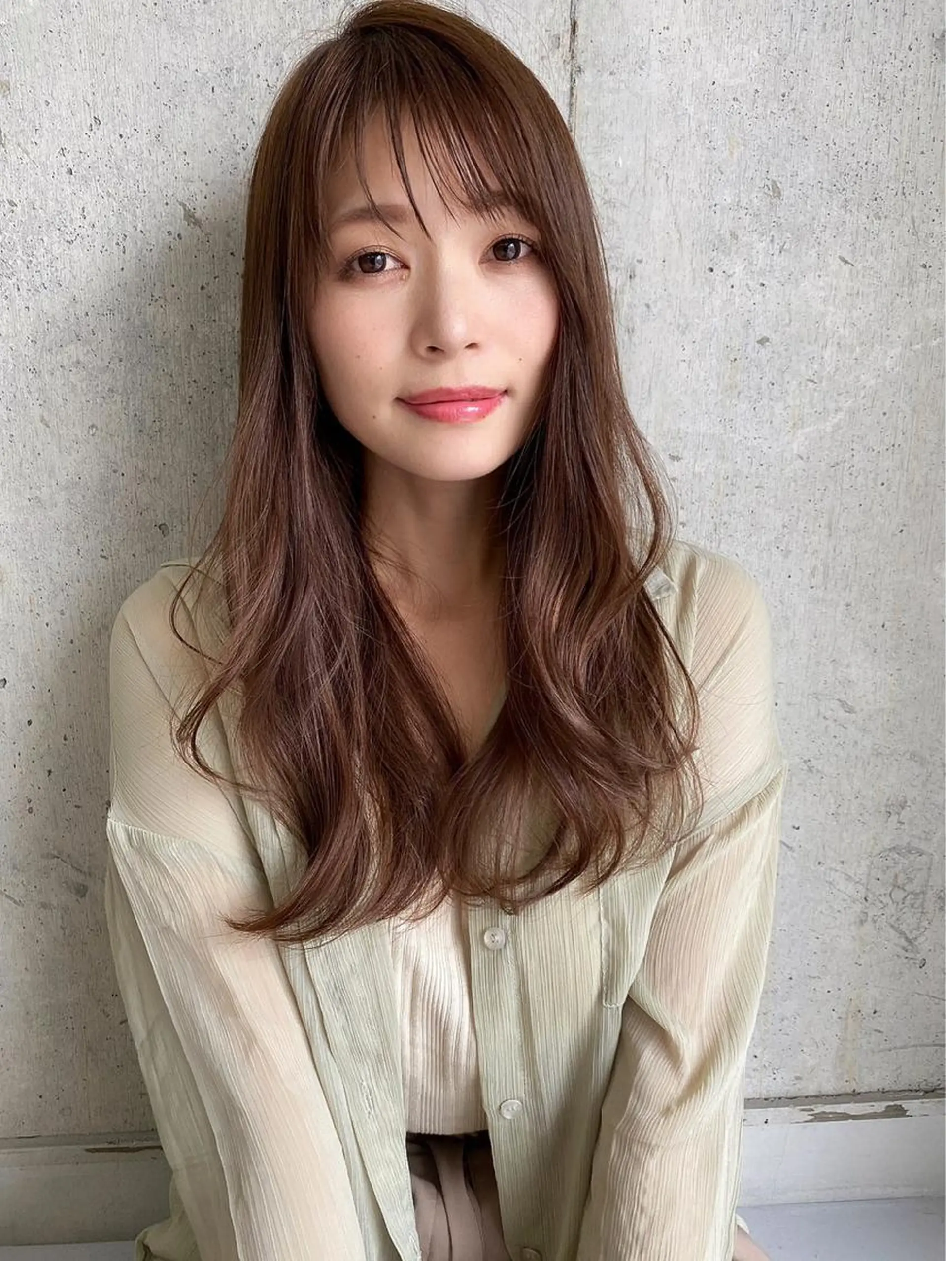 ロング カラー ヘアアレンジ ベージュカラー モカベージュ レイヤーカット シースルーバング トリートメント ツヤ髪になりたい方へ 🩷柴田知亜希のヘアスタイル