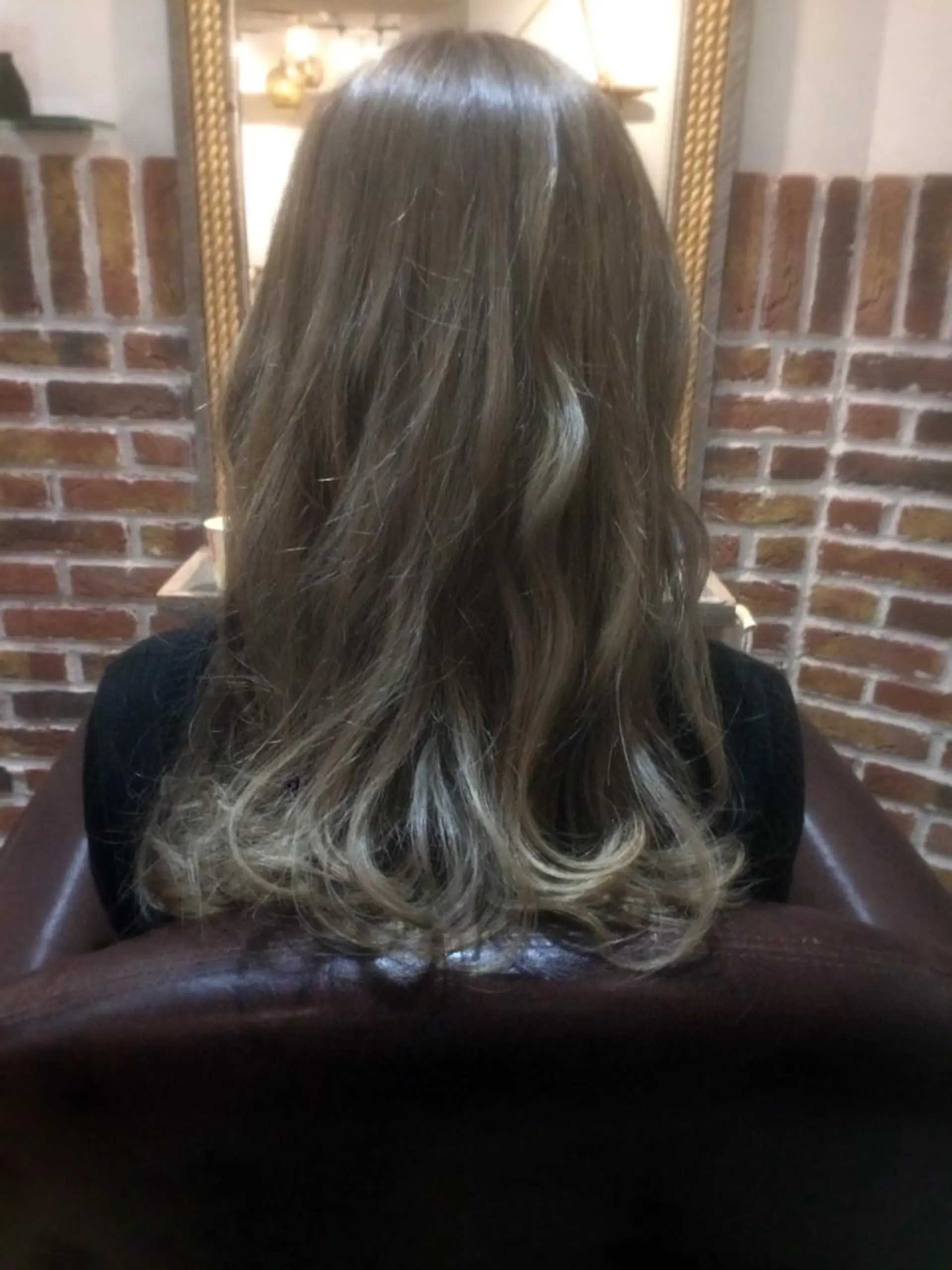 ミディアム カラー アッシュ ブリーチ イルミナカラー 外国人風カラー ACT仙川所属・みうら ミウラのヘアスタイル