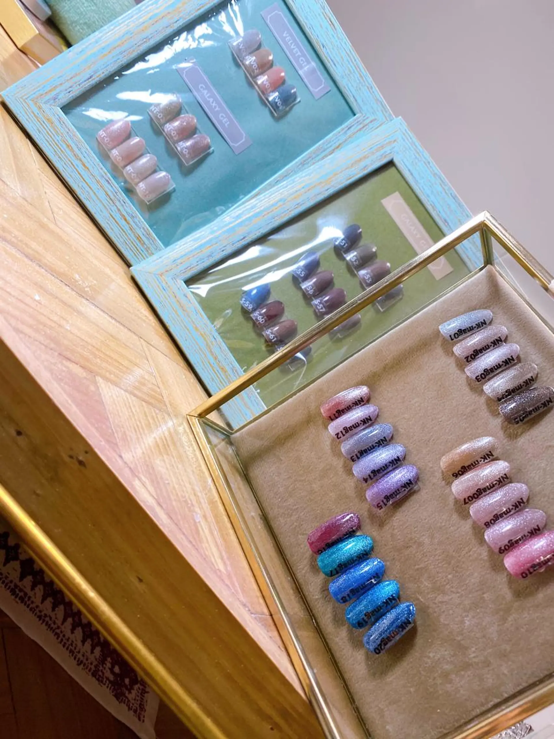 ネイル マグネットネイル ハンドネイル ハンドケア 🌿Charme🌿 MAIのネイルデザイン