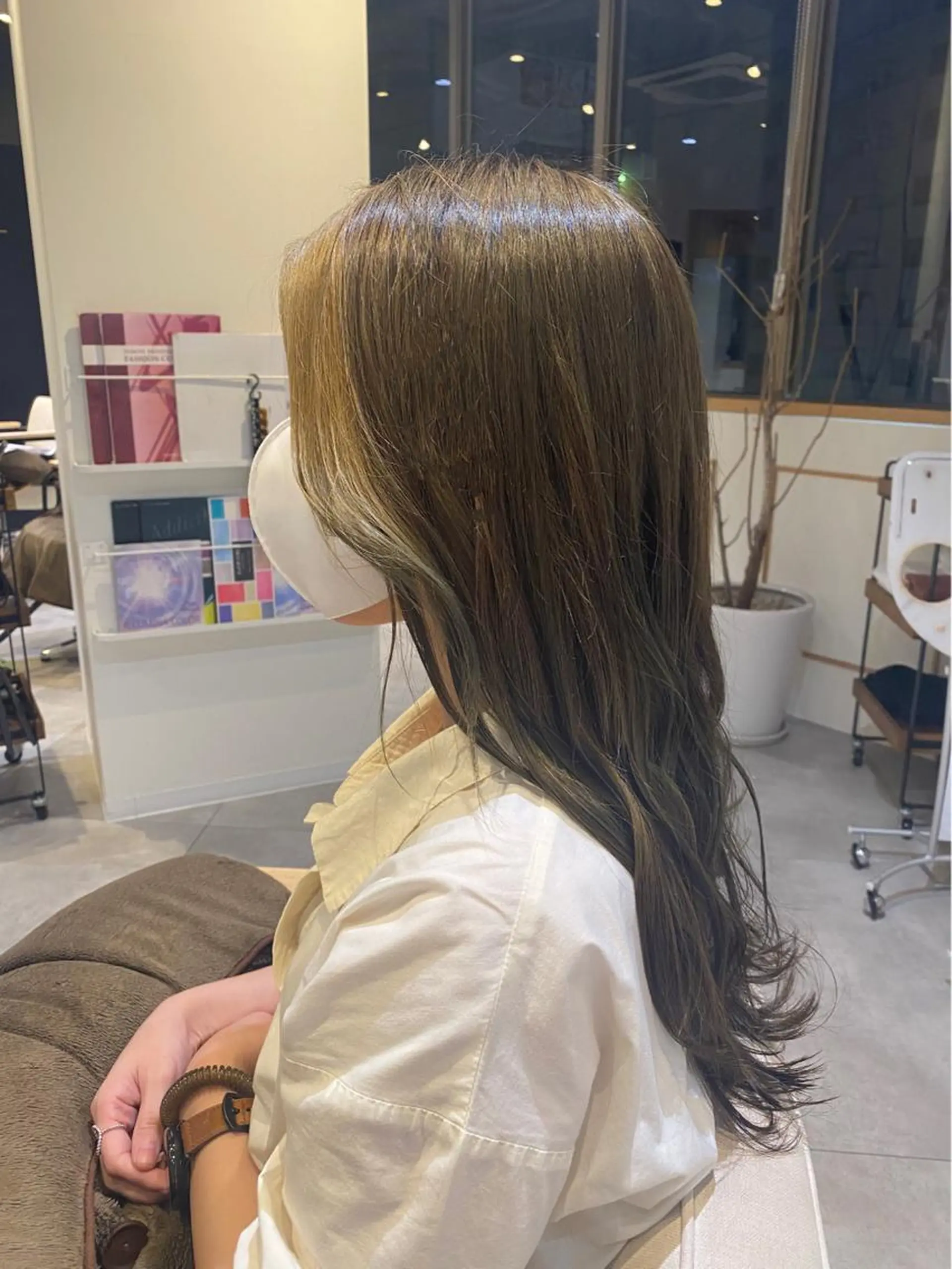 カラー ミストバング ベージュカラー ブリーチ  フェイスフレーミング インナーカラー 南上 野々佳のヘアスタイル