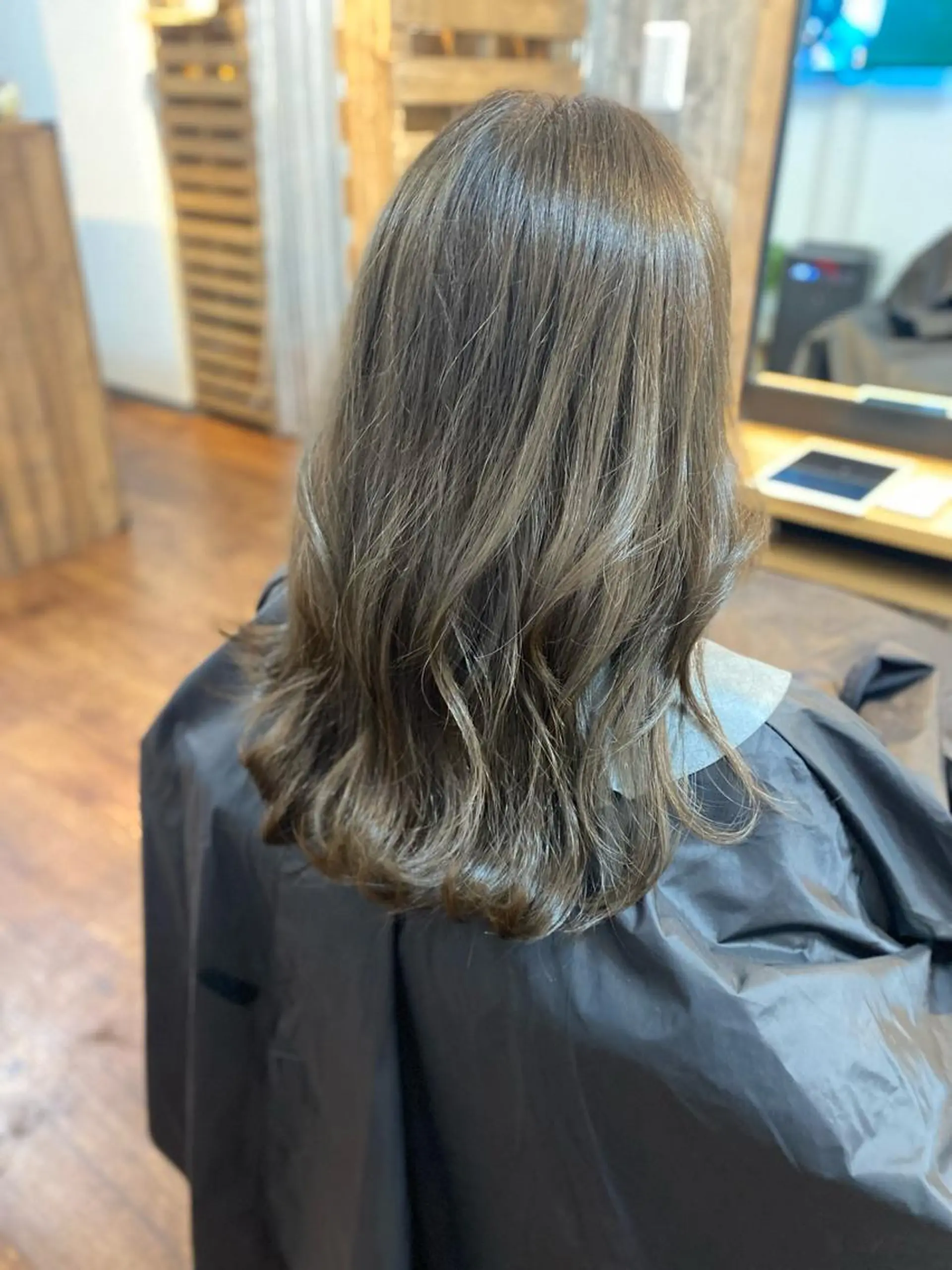 セミロング カラー アッシュ 透明感カラー 韓国風ヘア カット ヘアカラー トリートメント Luzir⭐︎ GEN⭐︎のヘアスタイル