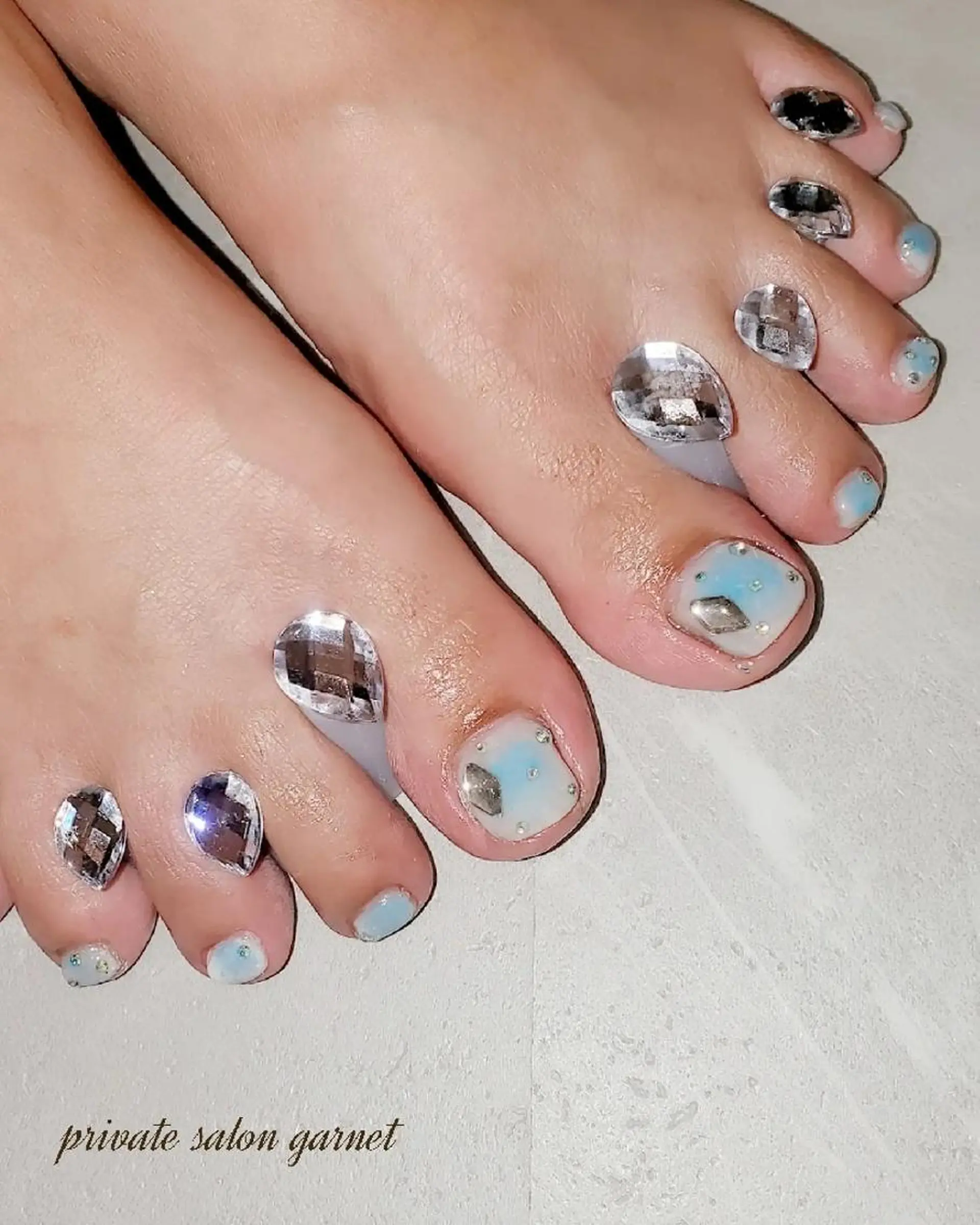 ネイル チークネイル ストーンネイル Garnet nailのネイルデザイン