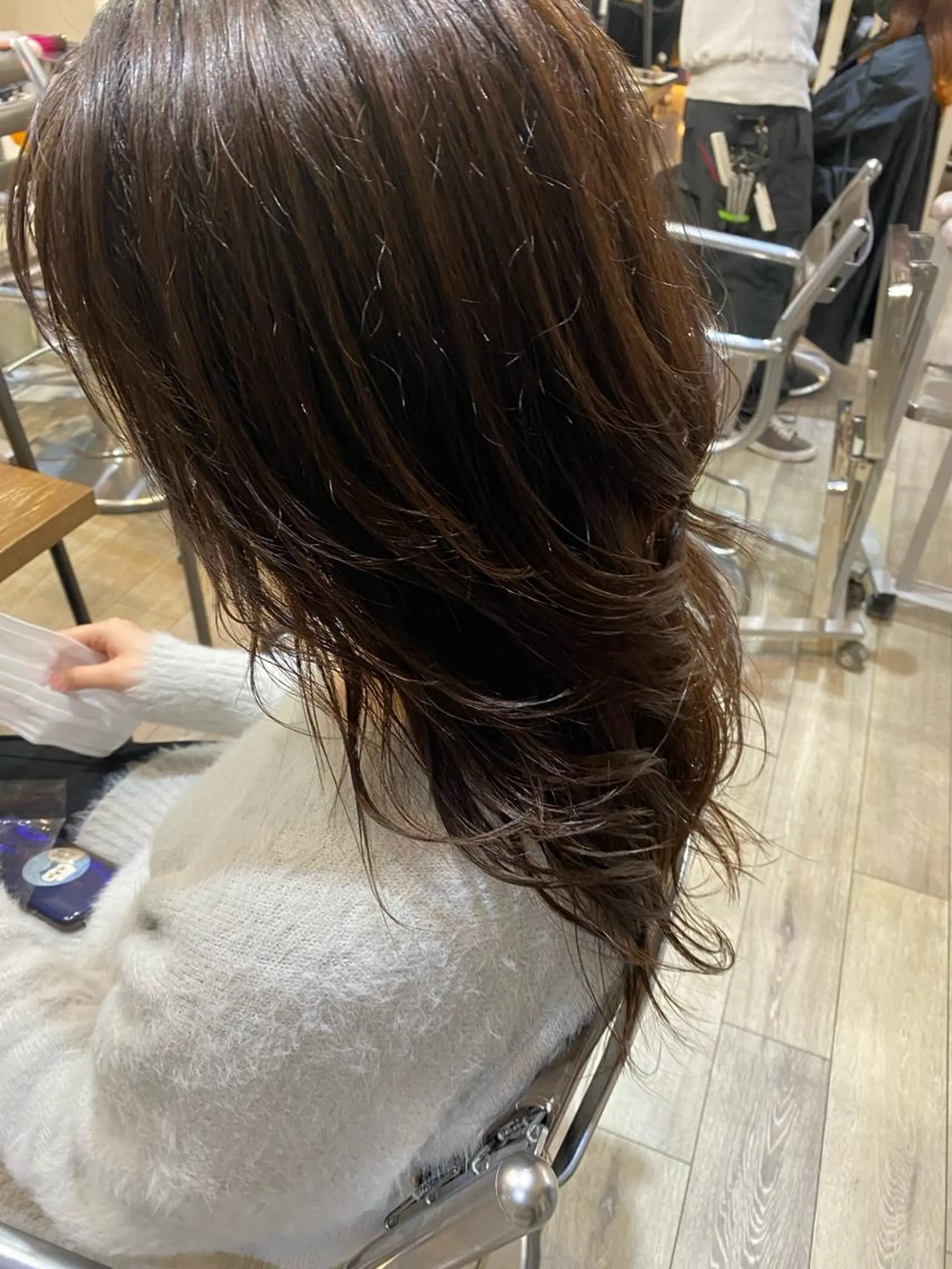 セミロング 小林 朋花のヘアスタイル