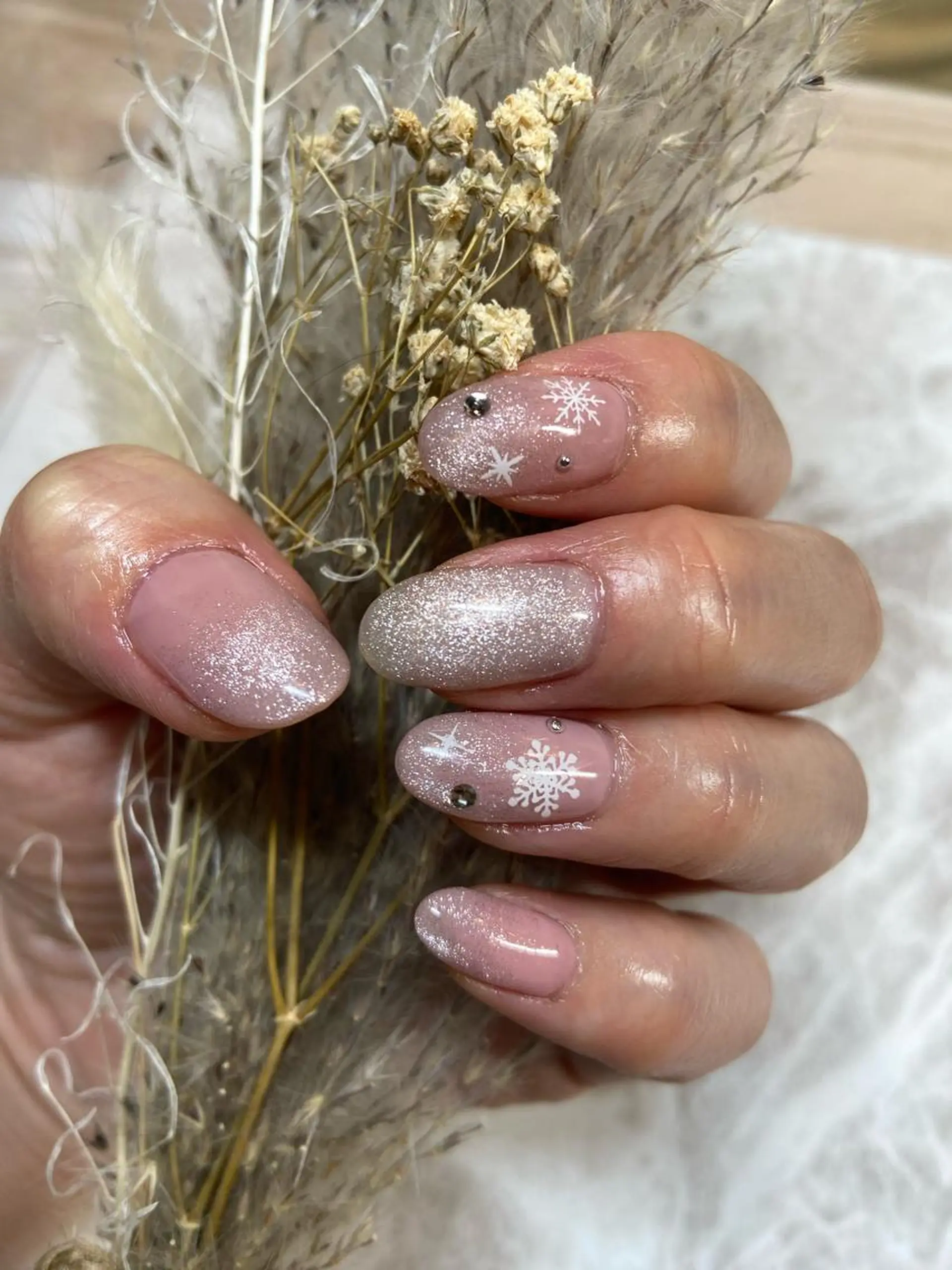 ミディアム ネイル マグネットネイル 冬ネイル ハンドネイル ネイルサロン ステラのネイルデザイン
