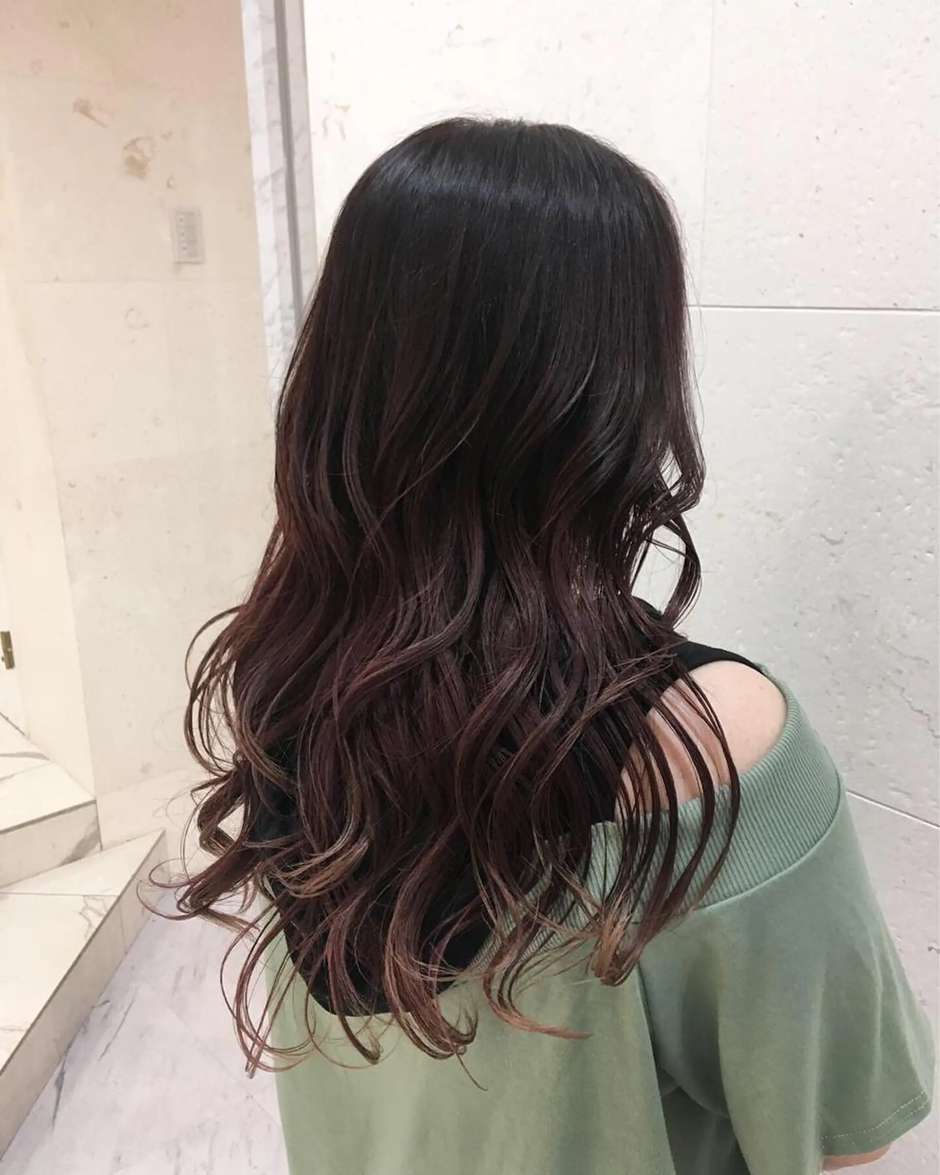 ロング カラー グラデーションカラー ピンクカラー ロング ヘアカラー トリートメント 斉藤 貴也のヘアスタイル