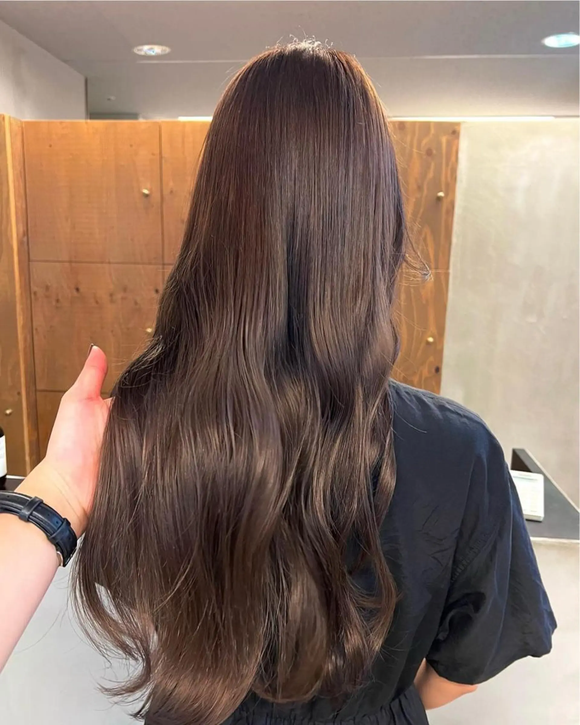 ロング カラー パーマ ヘアアレンジ メンズ キッズ ネイル マツエク・マツパ アイブロウ 眉カラー ワンカラーネイル カット ヘアカラー トリートメント 前川 朋香のヘアスタイル