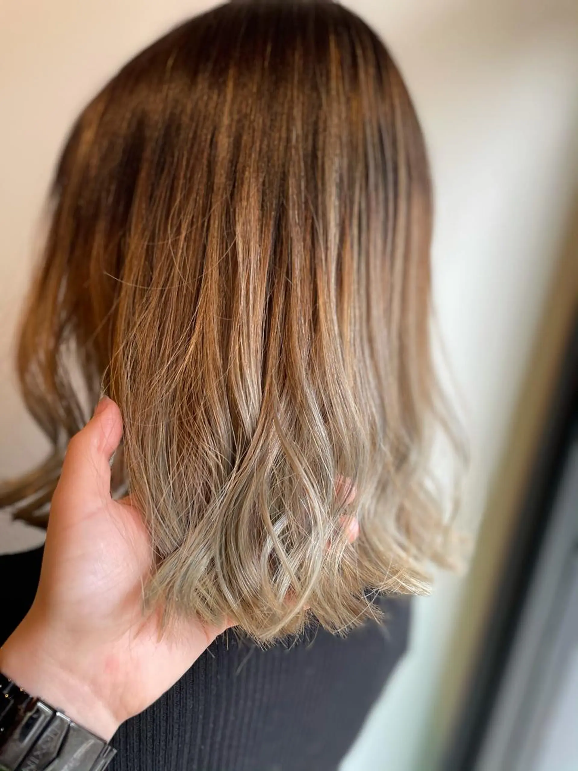 ミディアム カラー ハイトーンカラー トリートメント 秋田 亜由美のヘアスタイル
