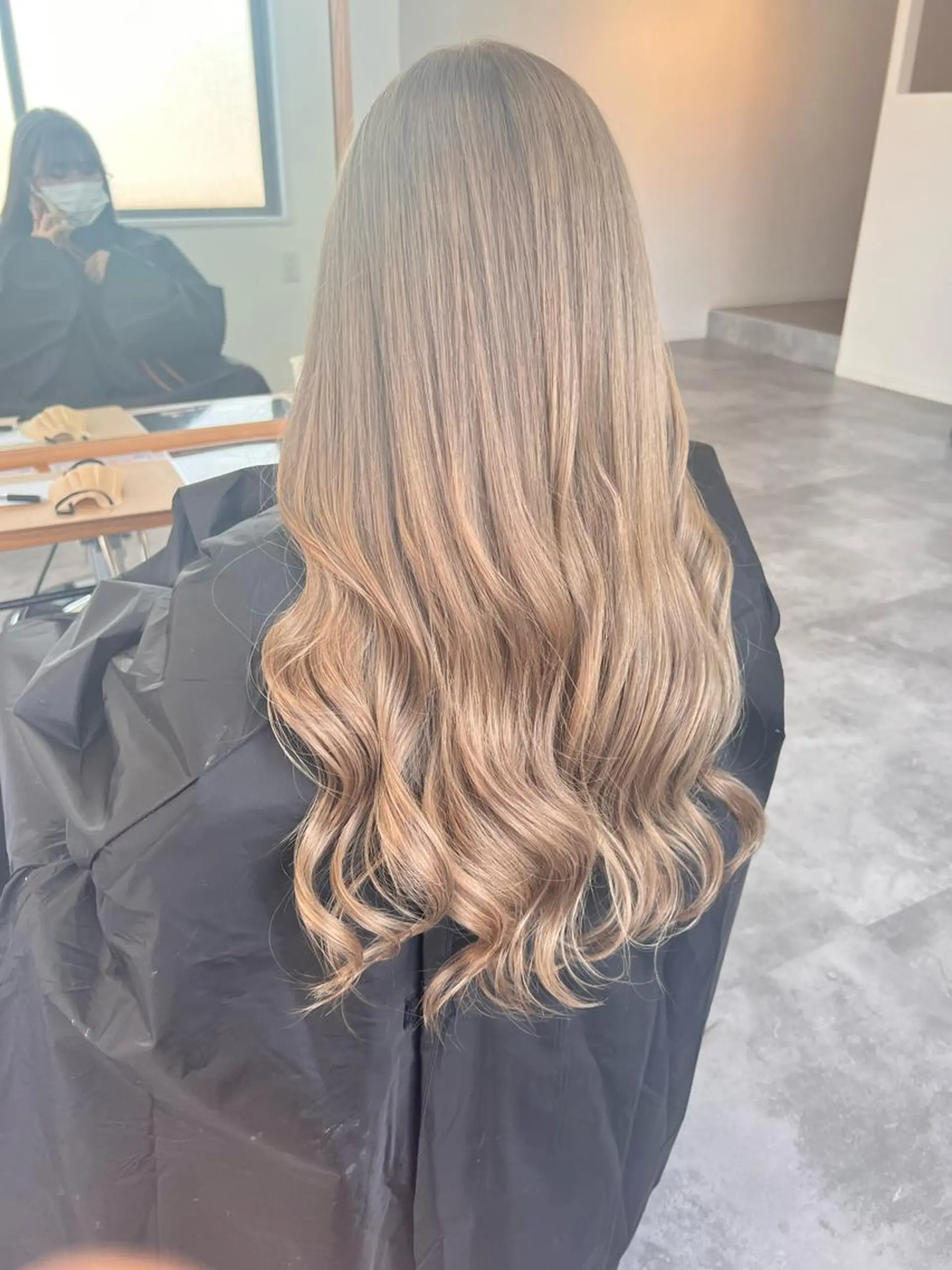 ロング カラー ベージュカラー ブリーチ ヘアカラー トリートメント ハイトーンカラー✨ 永井大貴のヘアスタイル