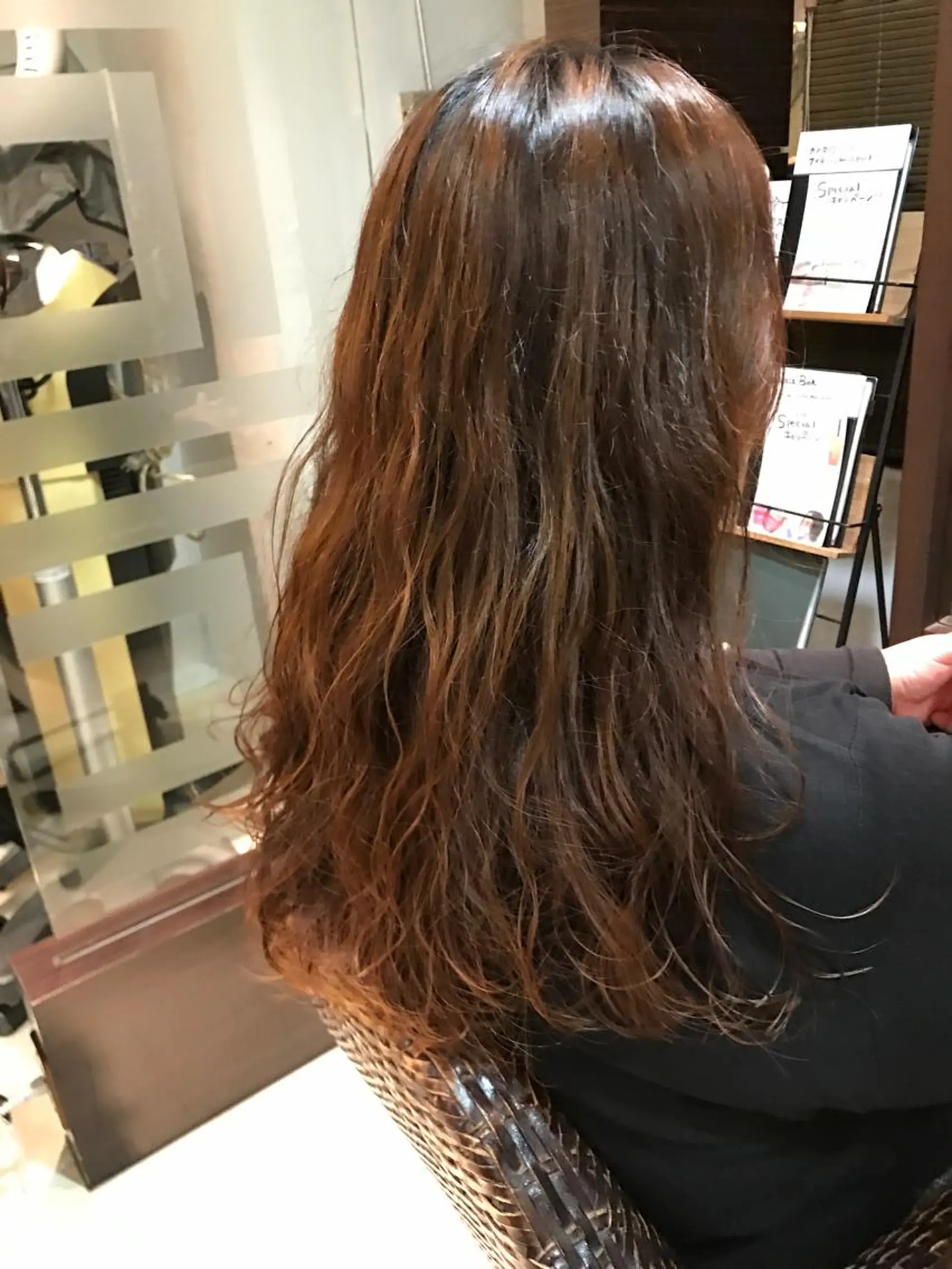 ロング パーマ 岩上 充希のヘアスタイル