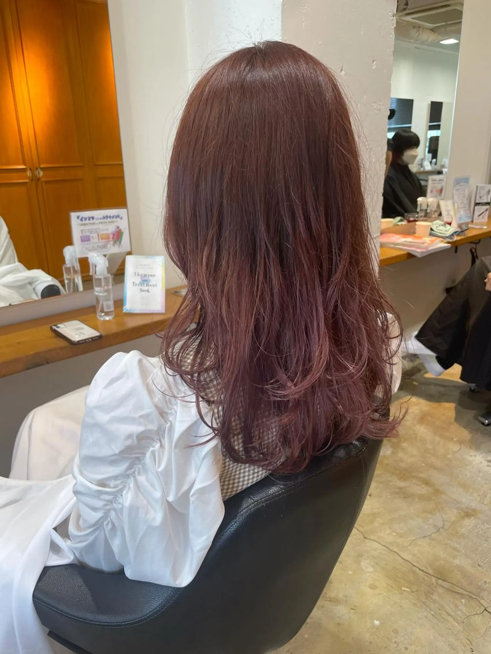 ミディアム カラー カット ヘアカラー トリートメント MIOベージュカラー 柔らかいカラーのヘアスタイル