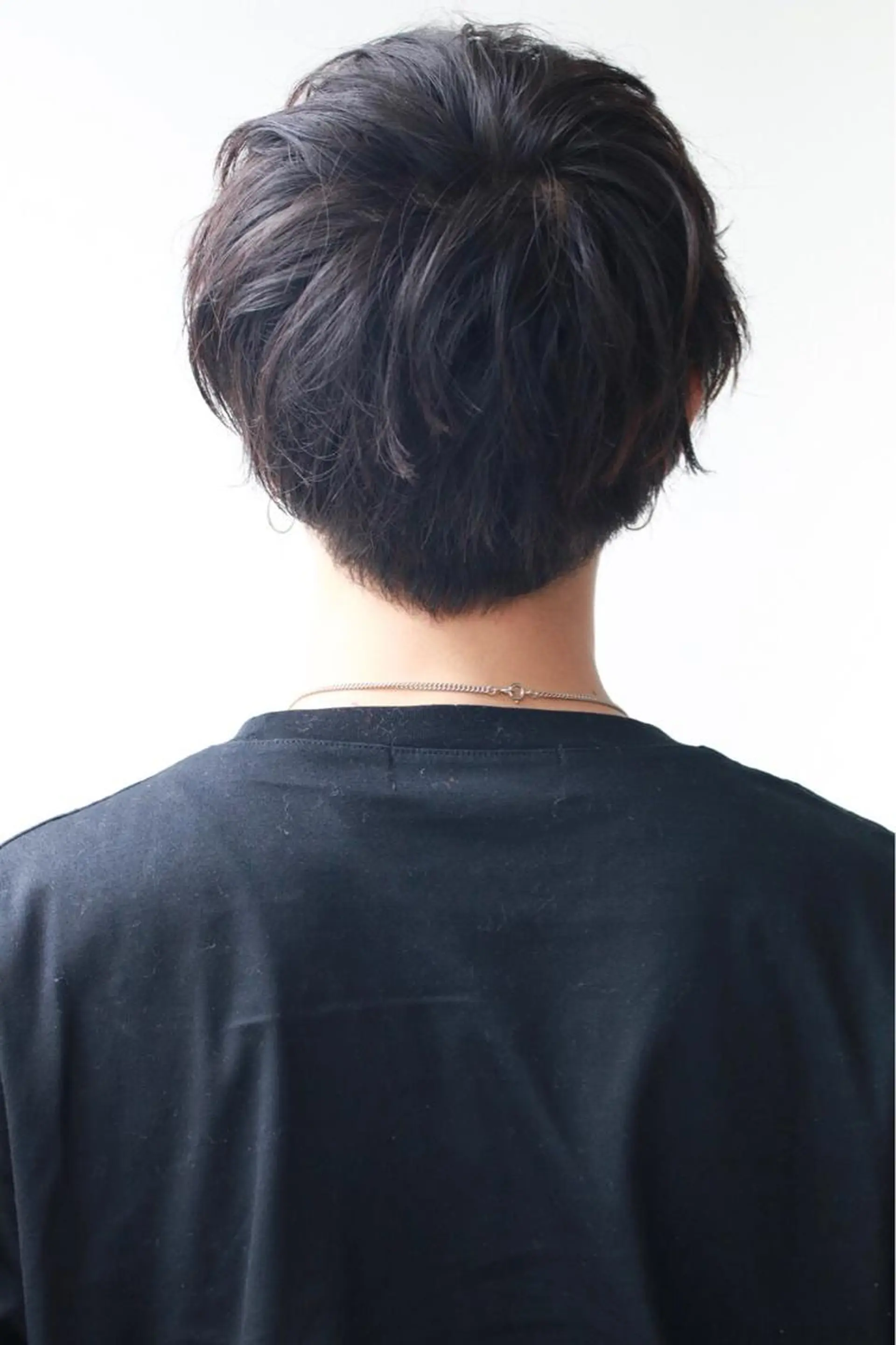 ショート カラー パーマ メンズ センターパート マッシュ メンズパーマ メンズウルフカット ショートヘア 赤み消し🌿 透明感カラー🫧のヘアスタイル