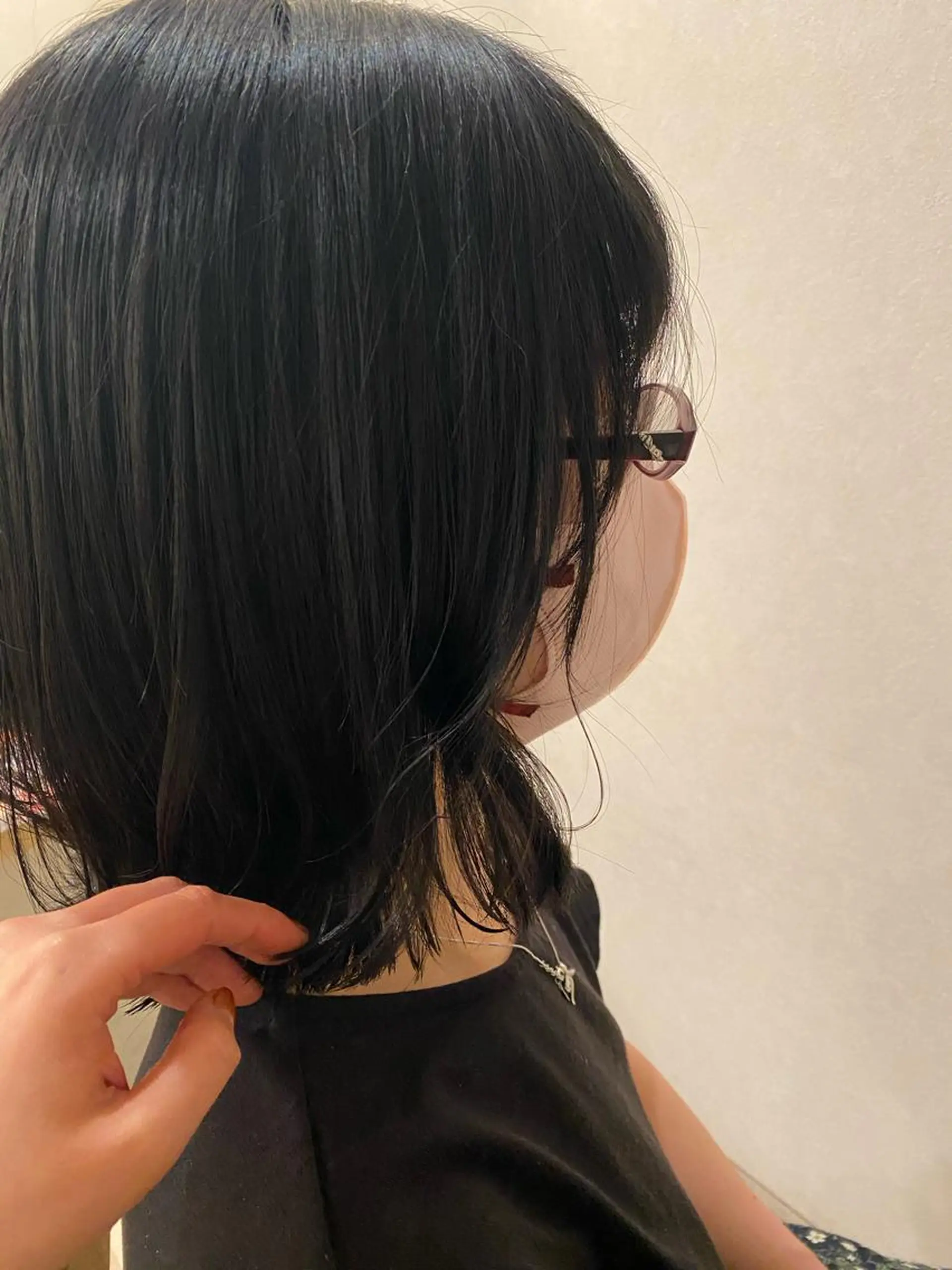 ミディアム ボブ レイヤーカット 岡田 真弥のヘアスタイル