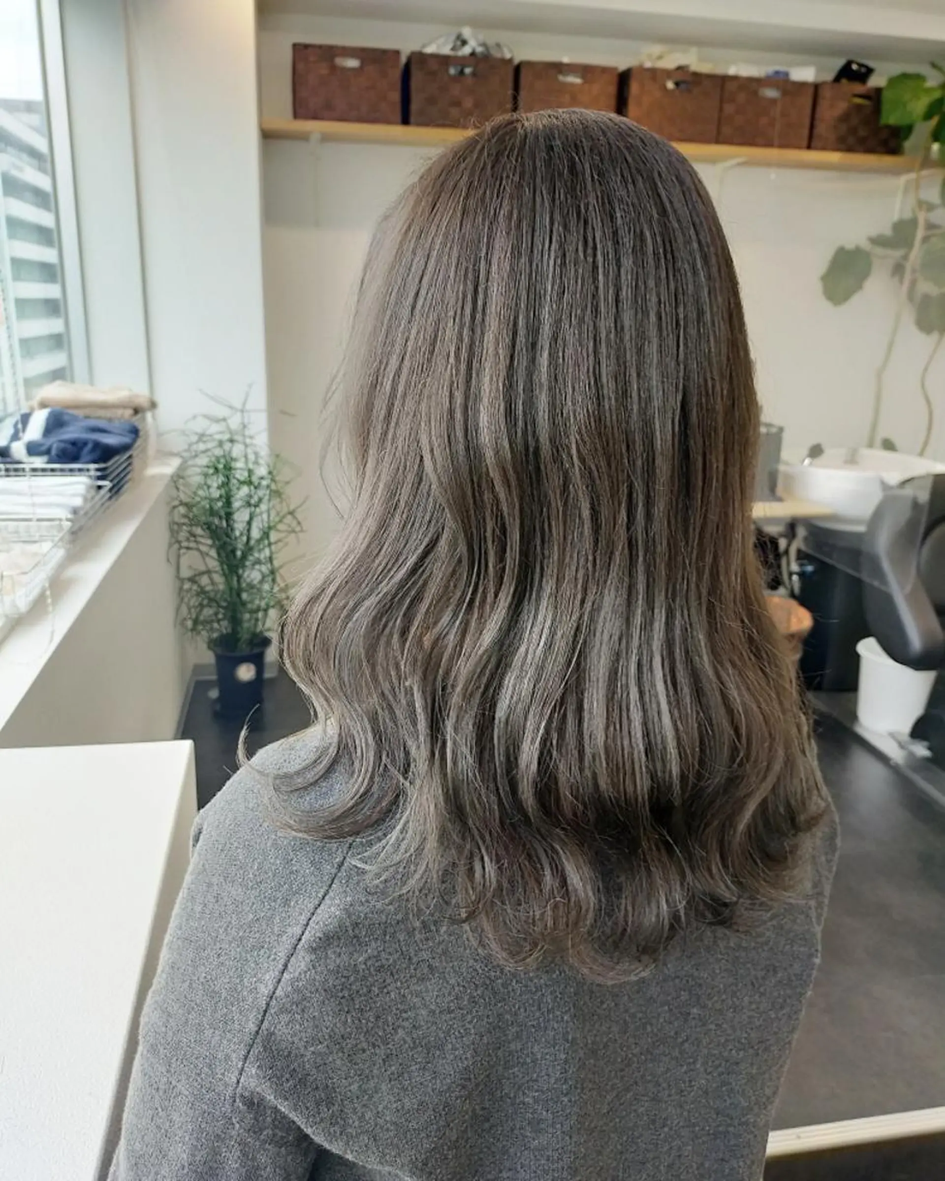 ミディアム カラー アッシュ オリーブアッシュ ヘアカラー JIL BLAN 京都所属・RU RIのヘアスタイル