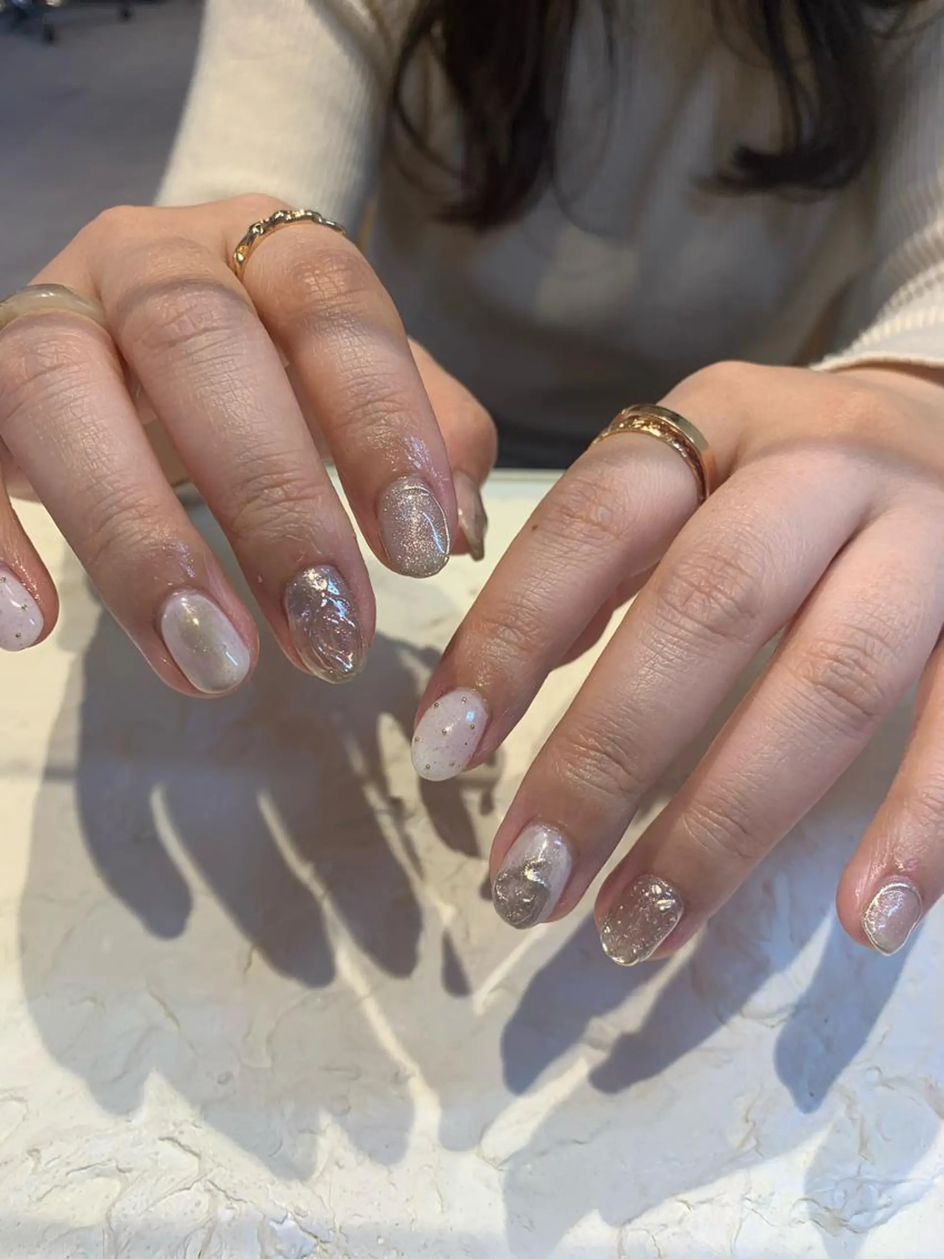 ネイル ホワイト マキノ ユイのネイルデザイン