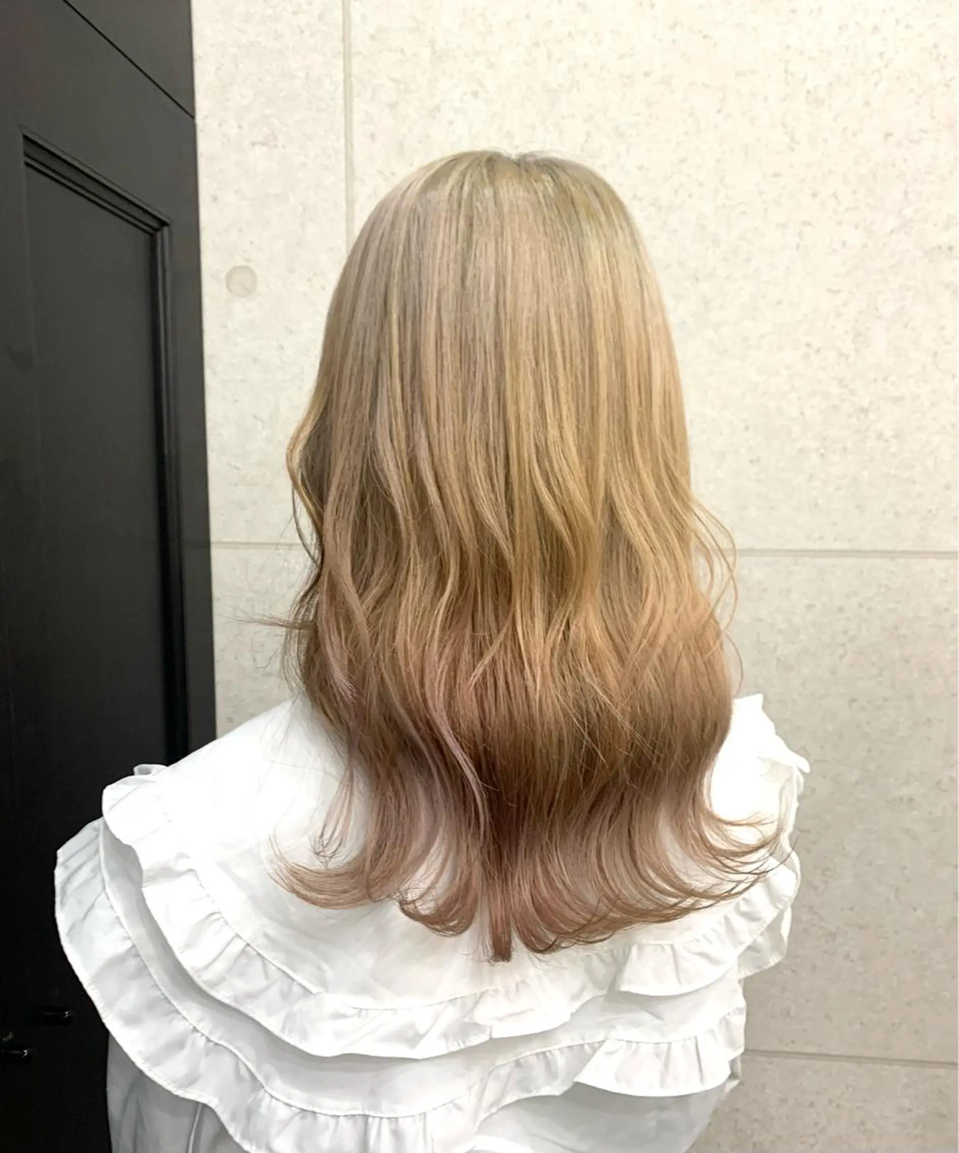 セミロング レイヤー ハイトーン 暖色⭐︎KANAKOのヘアスタイル