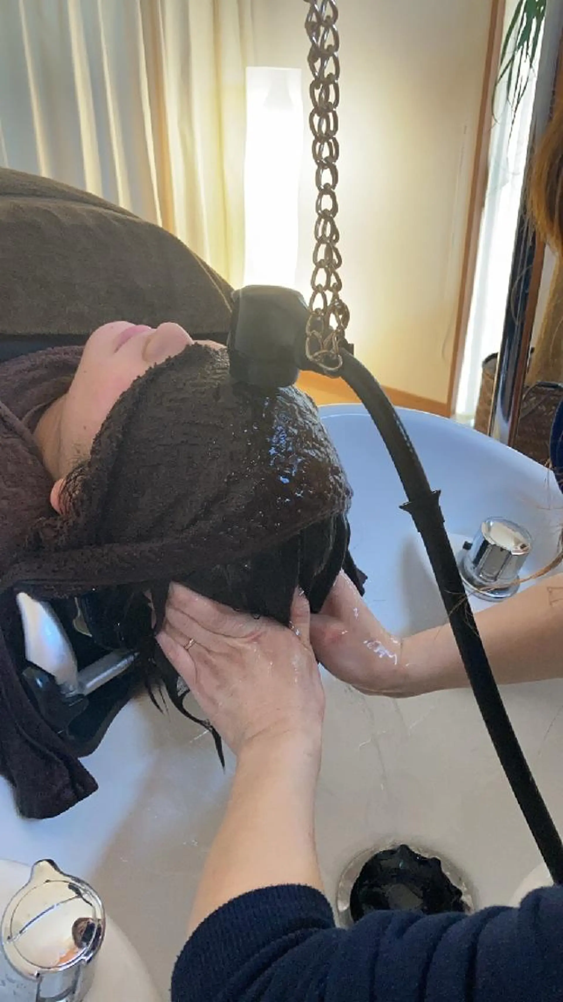 まつげや所属・田中 奈緒のヘアスタイル