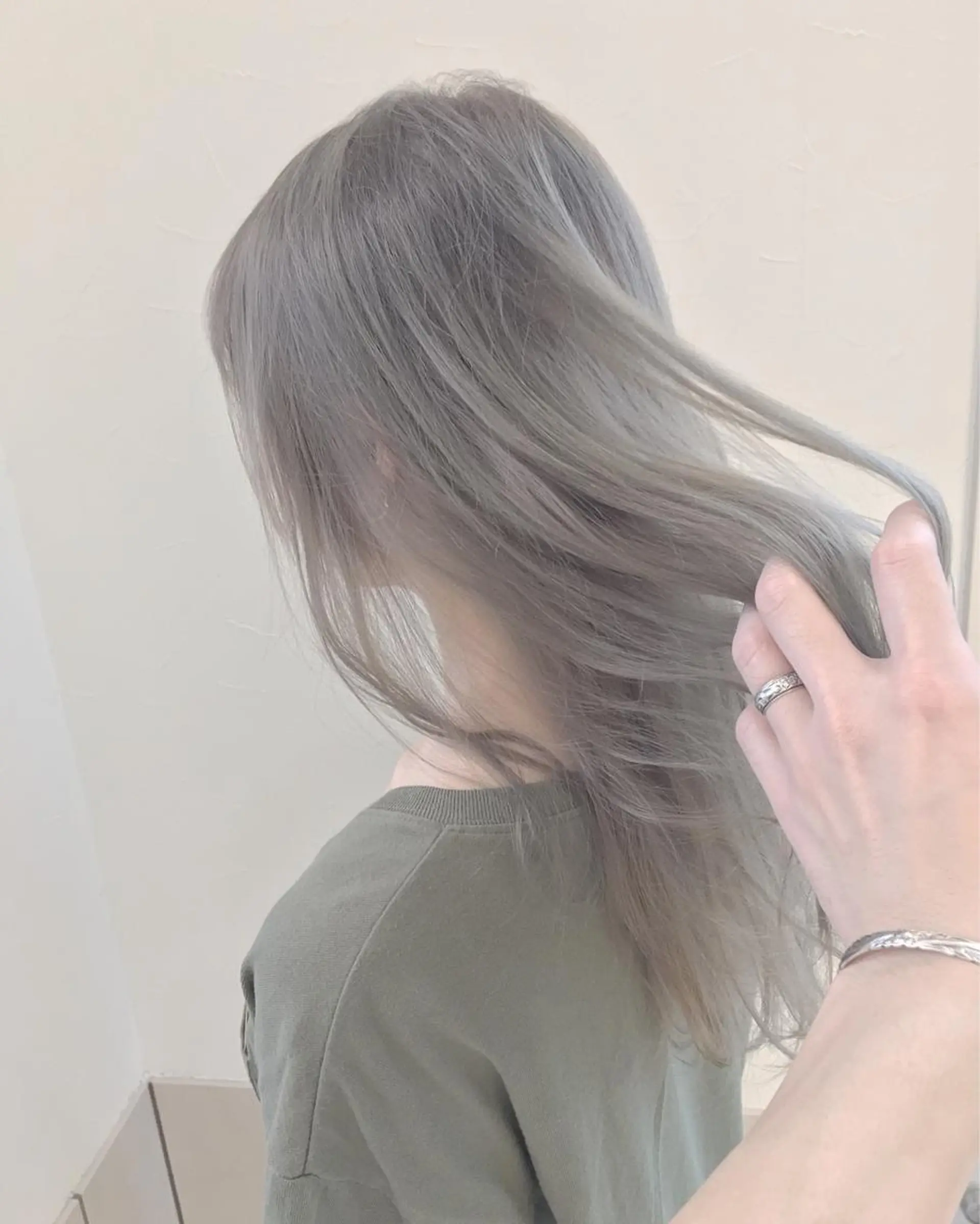 カラー MERu所属・MERu/高橋裕之 /レイヤー/艶カラーのヘアスタイル