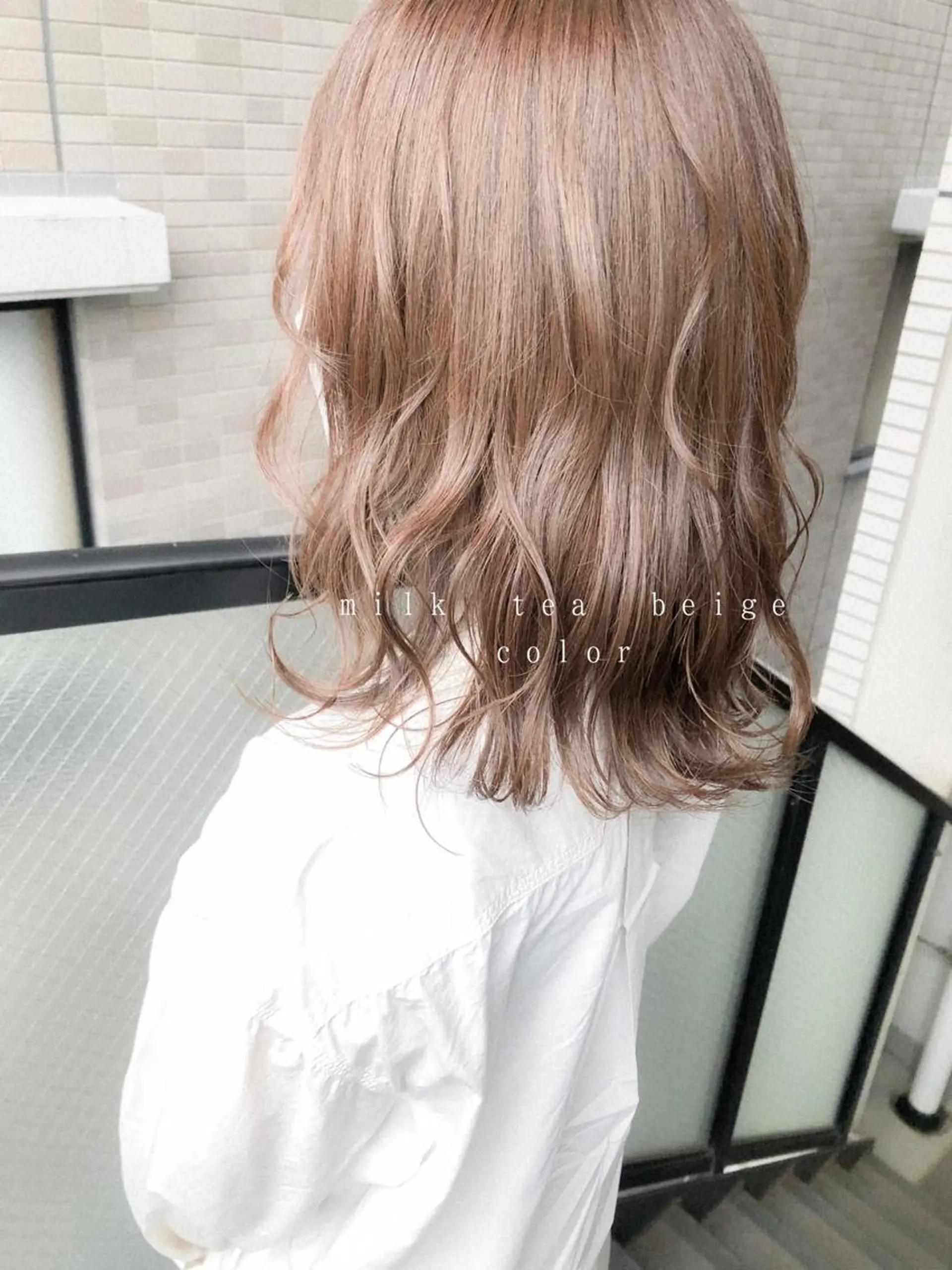 セミロング カラー ベージュカラー ブリーチ ヘアカラー カラーパティシエ facce🌼ikoのヘアスタイル