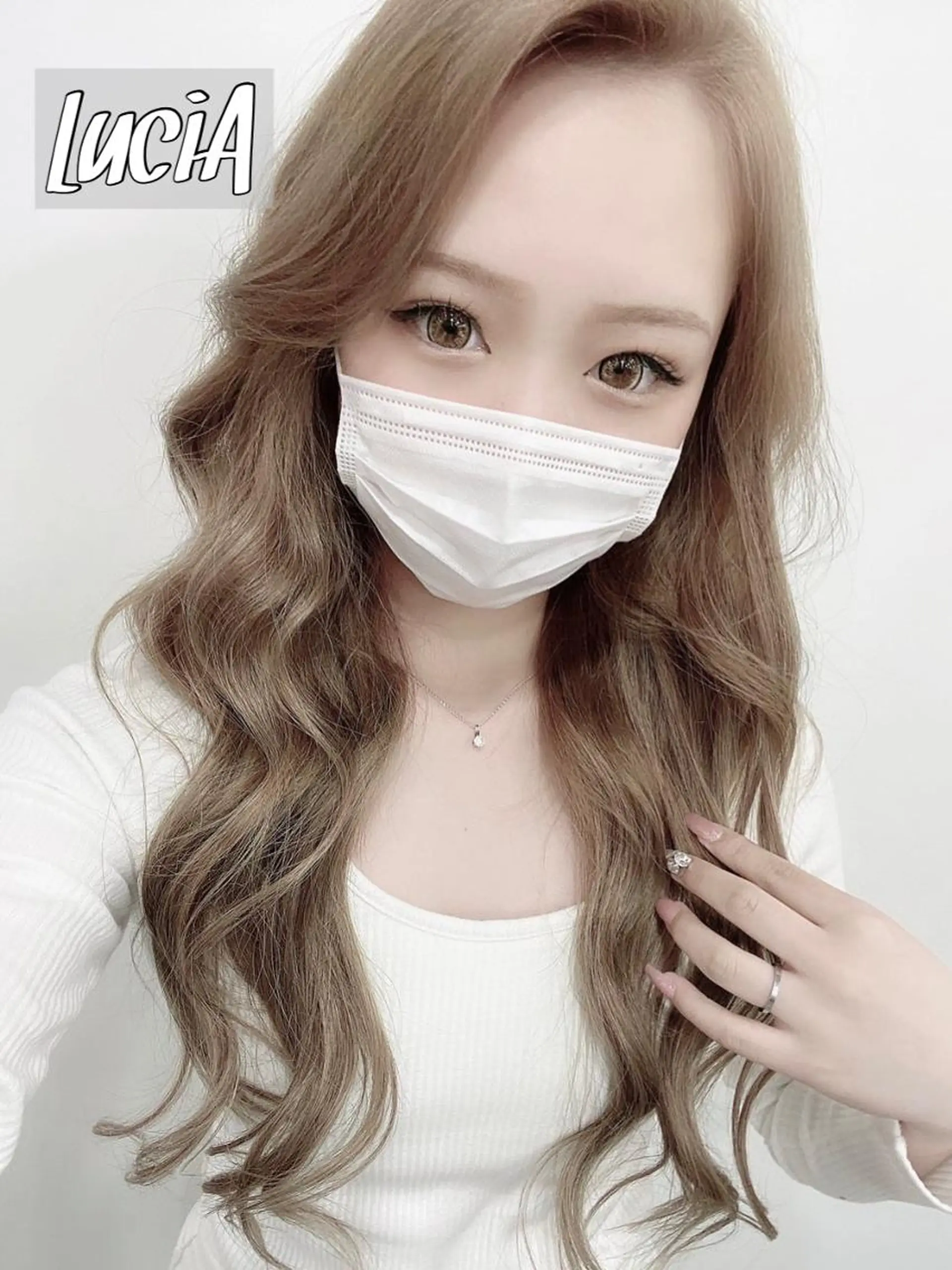 ロング LuciA エクステカラーのヘアスタイル