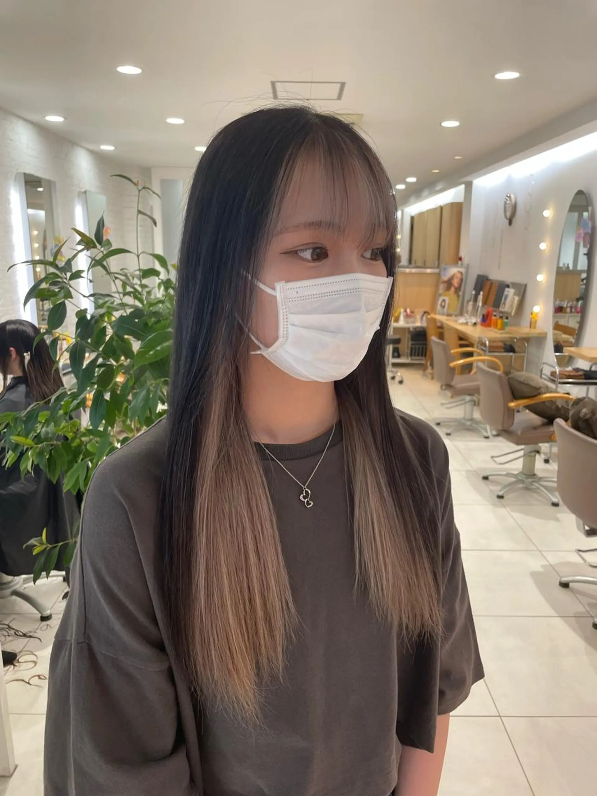 ロング 顔まわりレイヤー 姫カット 韓国風ヘア レイヤーカット ロング 🧸SAKI🎀 韓国レイヤーのヘアスタイル